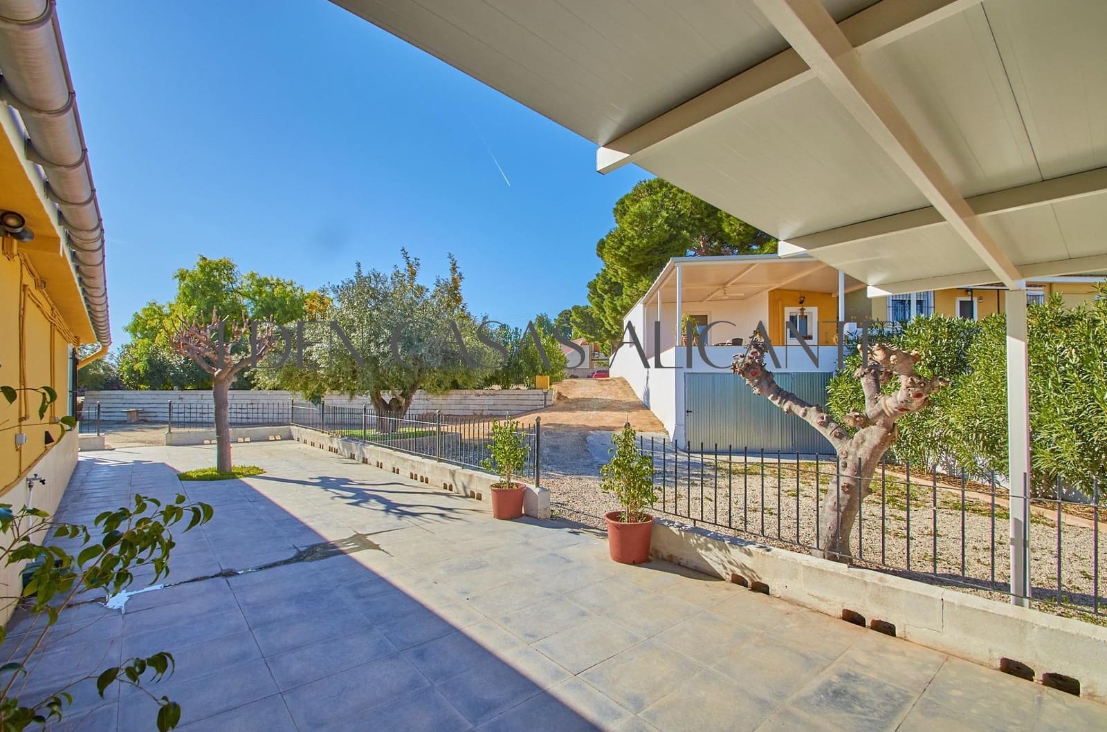 5 soverom Villa til salgs i Alicante by med svømmebasseng garasje - € 659 500 (Ref: 9513566)