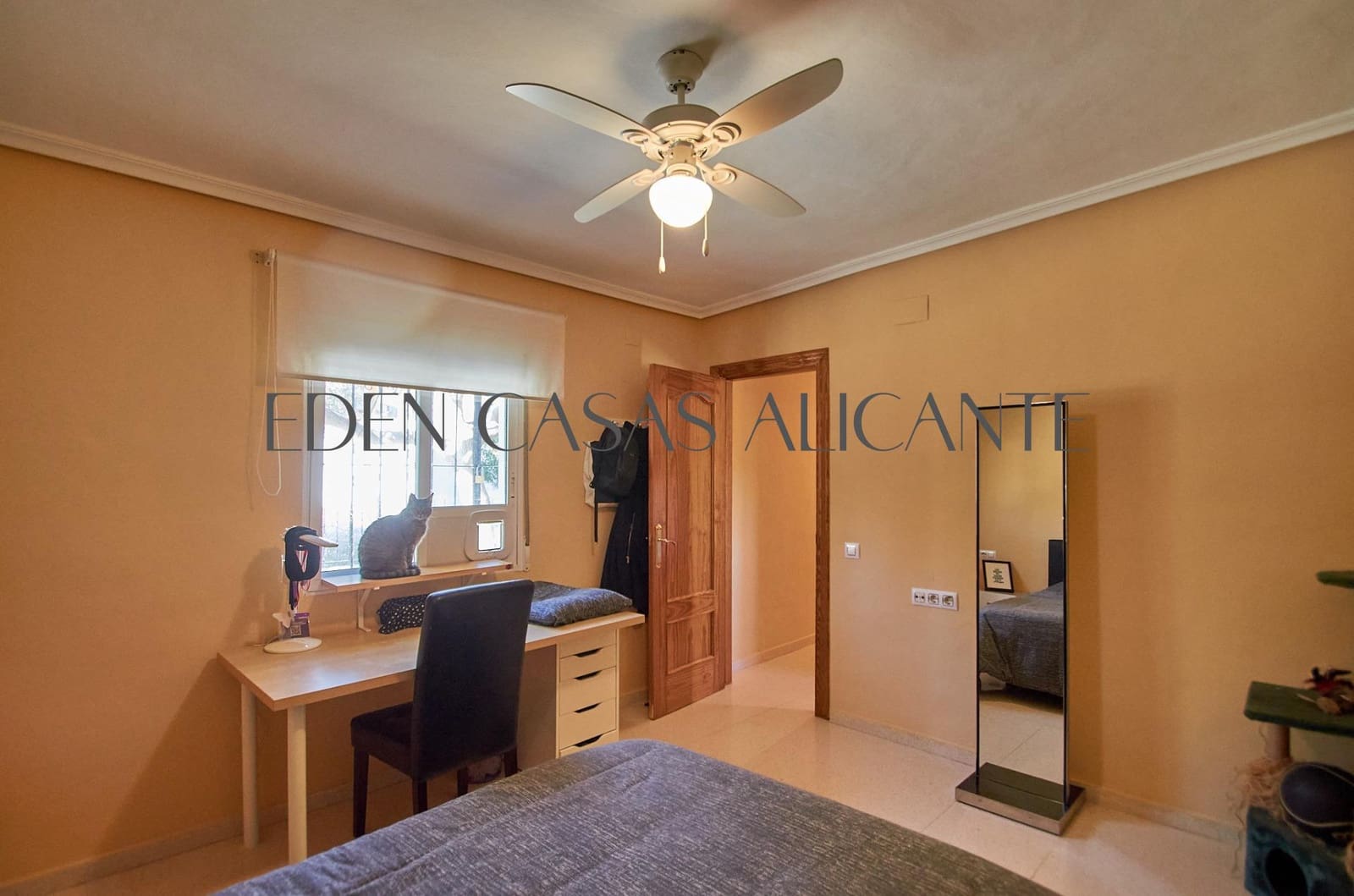 5 soverom Villa til salgs i Alicante by med svømmebasseng garasje - € 659 500 (Ref: 9513566)