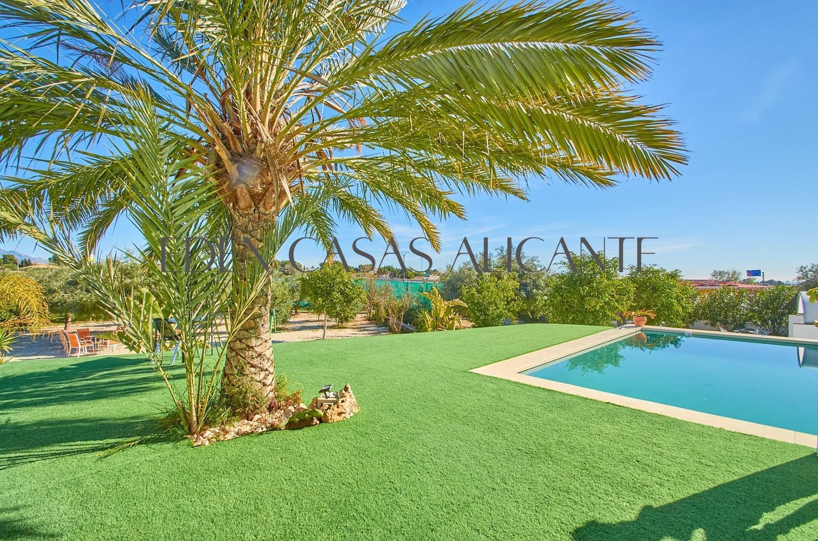 5 soverom Villa til salgs i Alicante by med svømmebasseng garasje - € 659 500 (Ref: 9513566)