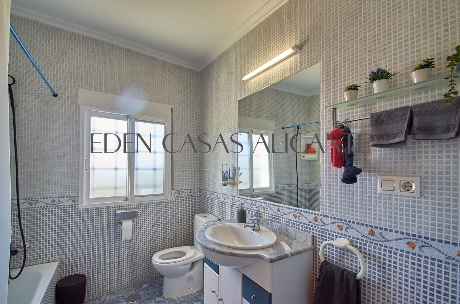 5 soverom Villa til salgs i Alicante by med svømmebasseng garasje - € 659 500 (Ref: 9513566)