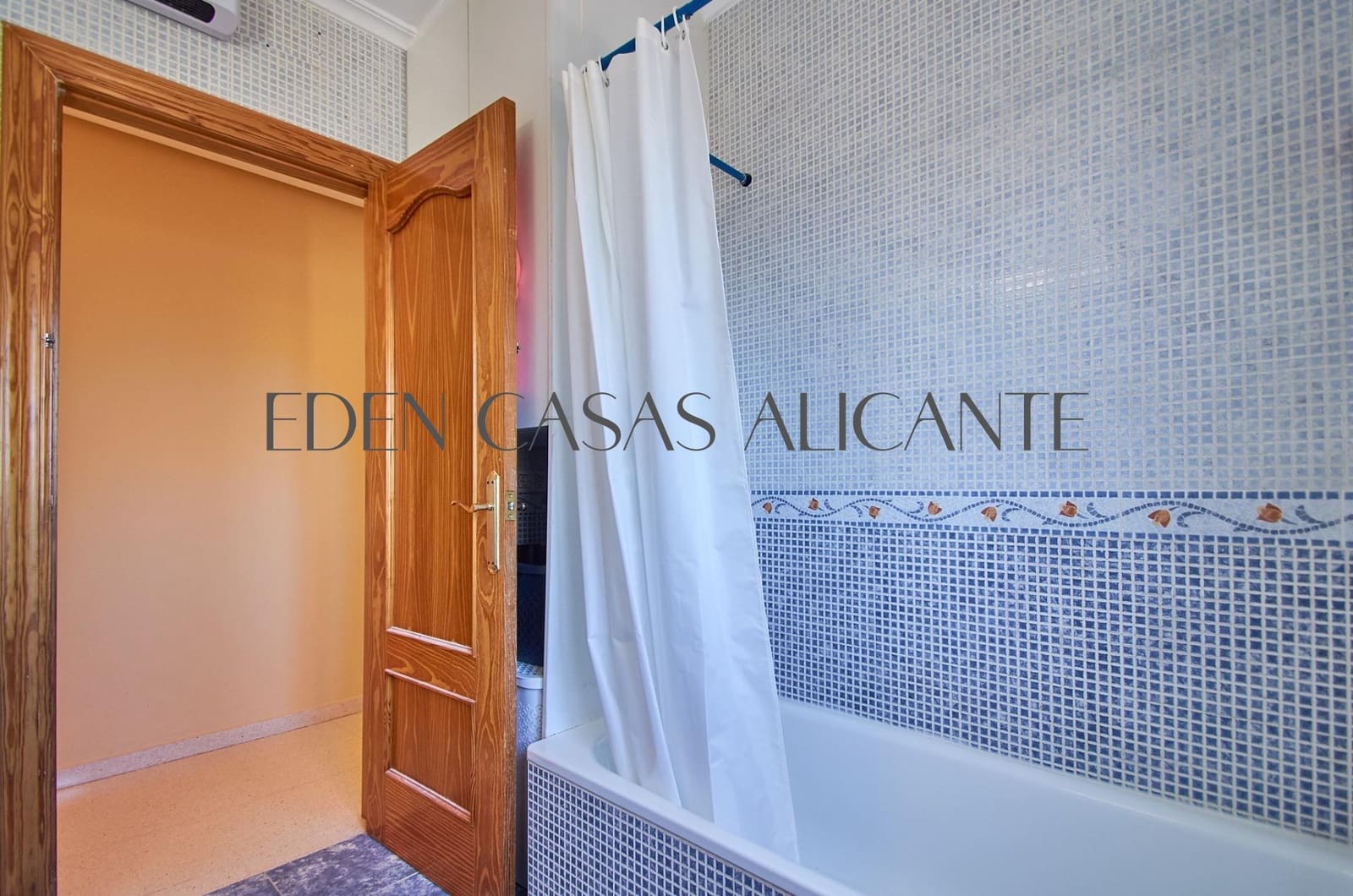 5 soverom Villa til salgs i Alicante by med svømmebasseng garasje - € 659 500 (Ref: 9513566)