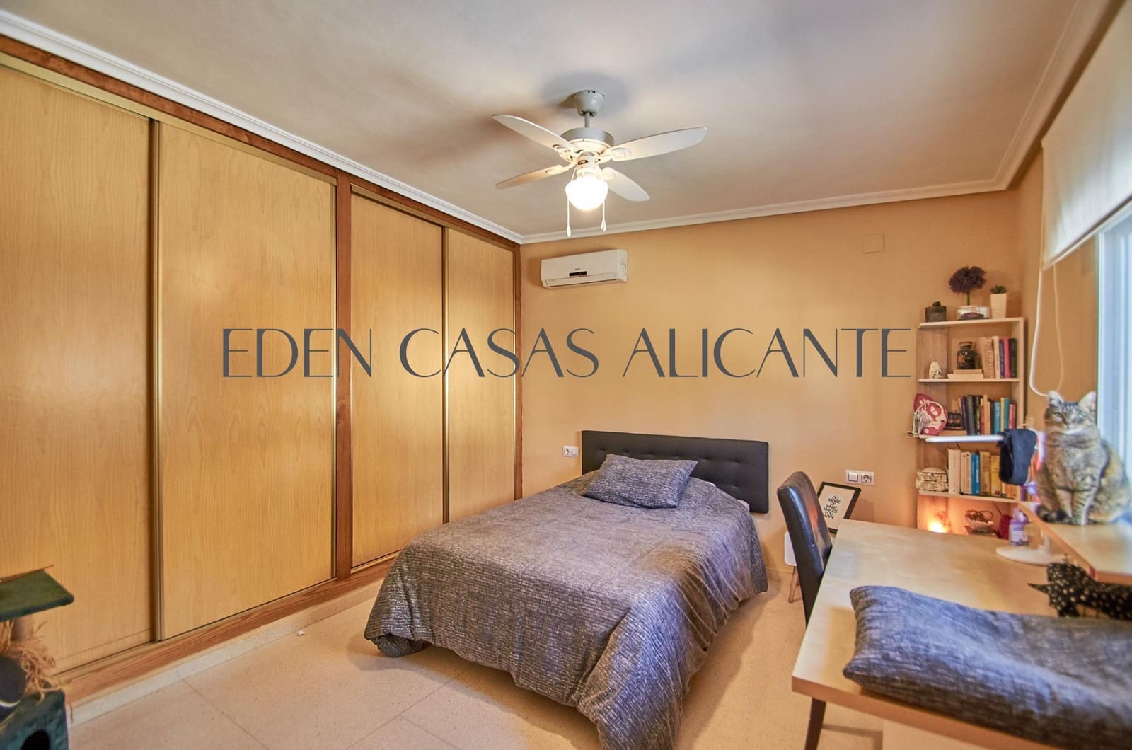 5 soverom Villa til salgs i Alicante by med svømmebasseng garasje - € 659 500 (Ref: 9513566)