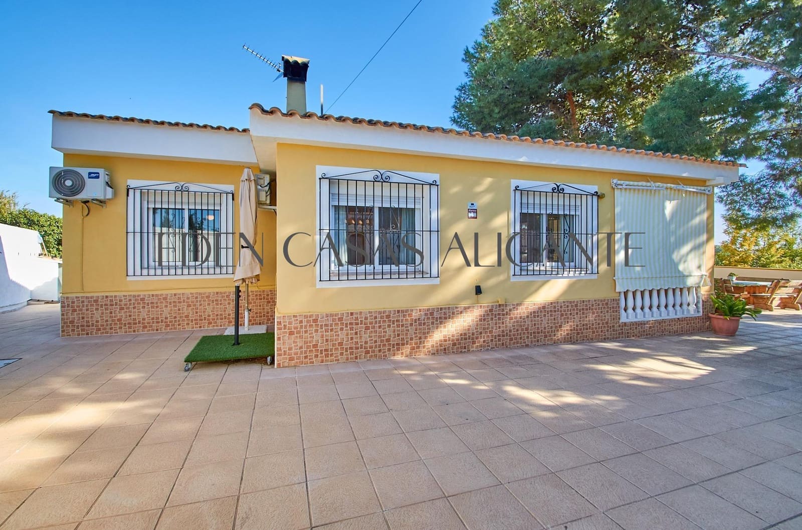 5 bedroom Villa for sale in Alicante / Alacant city with pool garage - € 659,500 (Ref: 9513566)