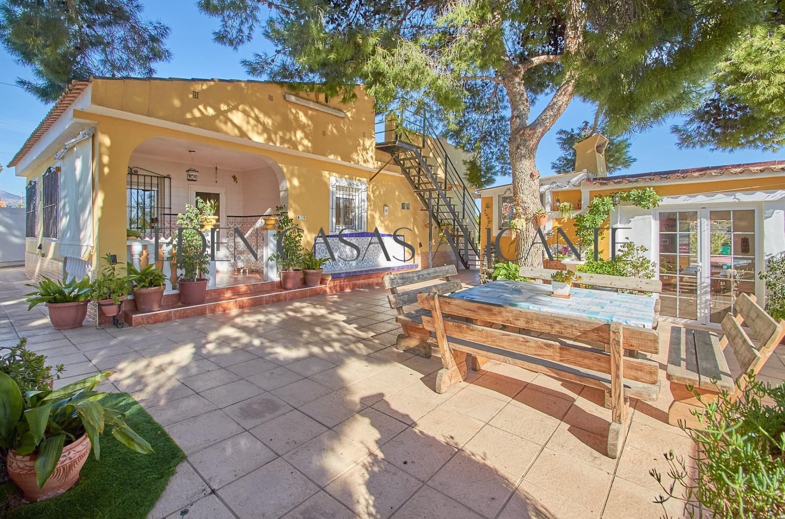 5 bedroom Villa for sale in Alicante / Alacant city with pool garage - € 659,500 (Ref: 9513566)