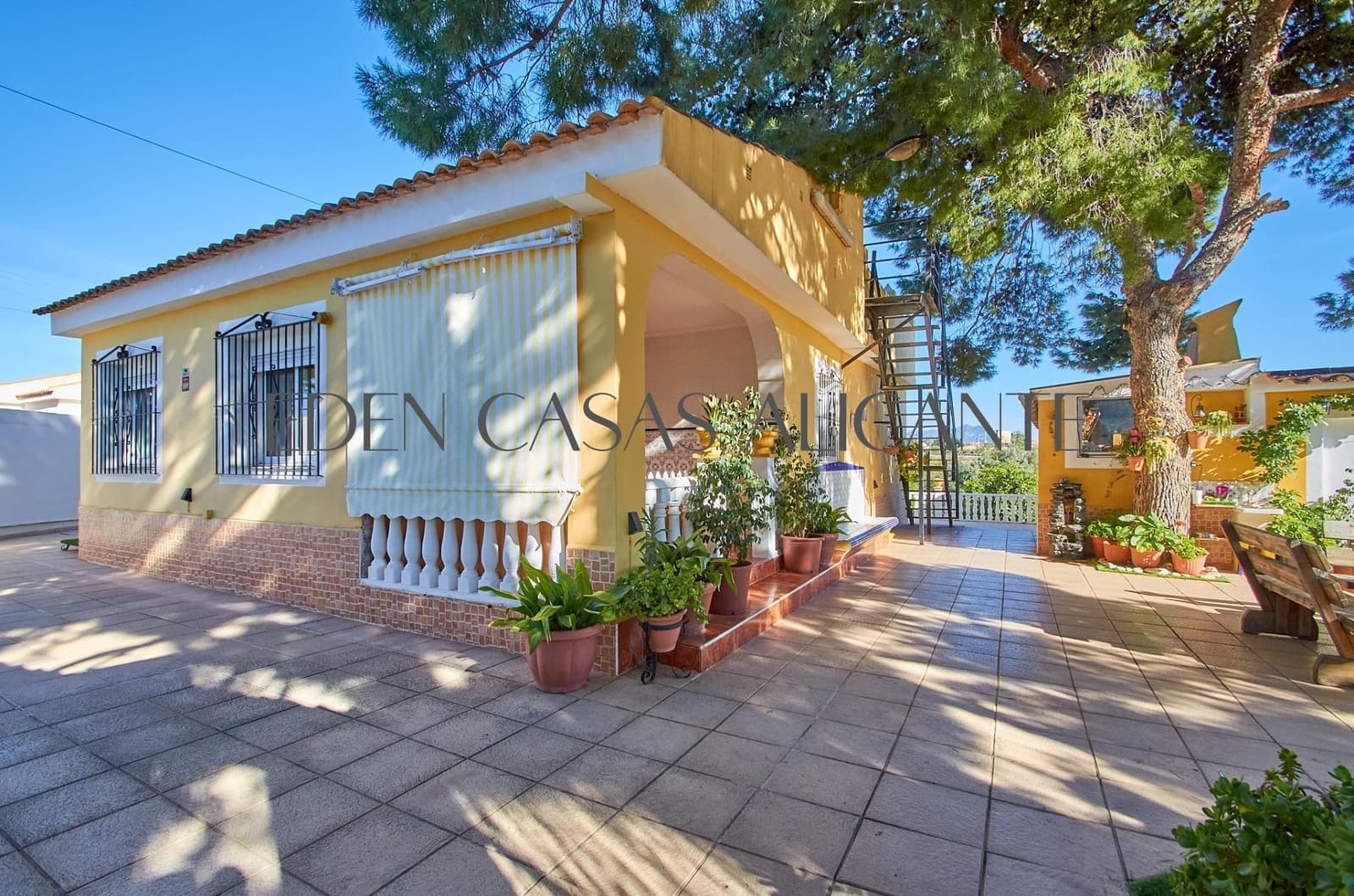 5 bedroom Villa for sale in Alicante / Alacant city with pool garage - € 659,500 (Ref: 9513566)