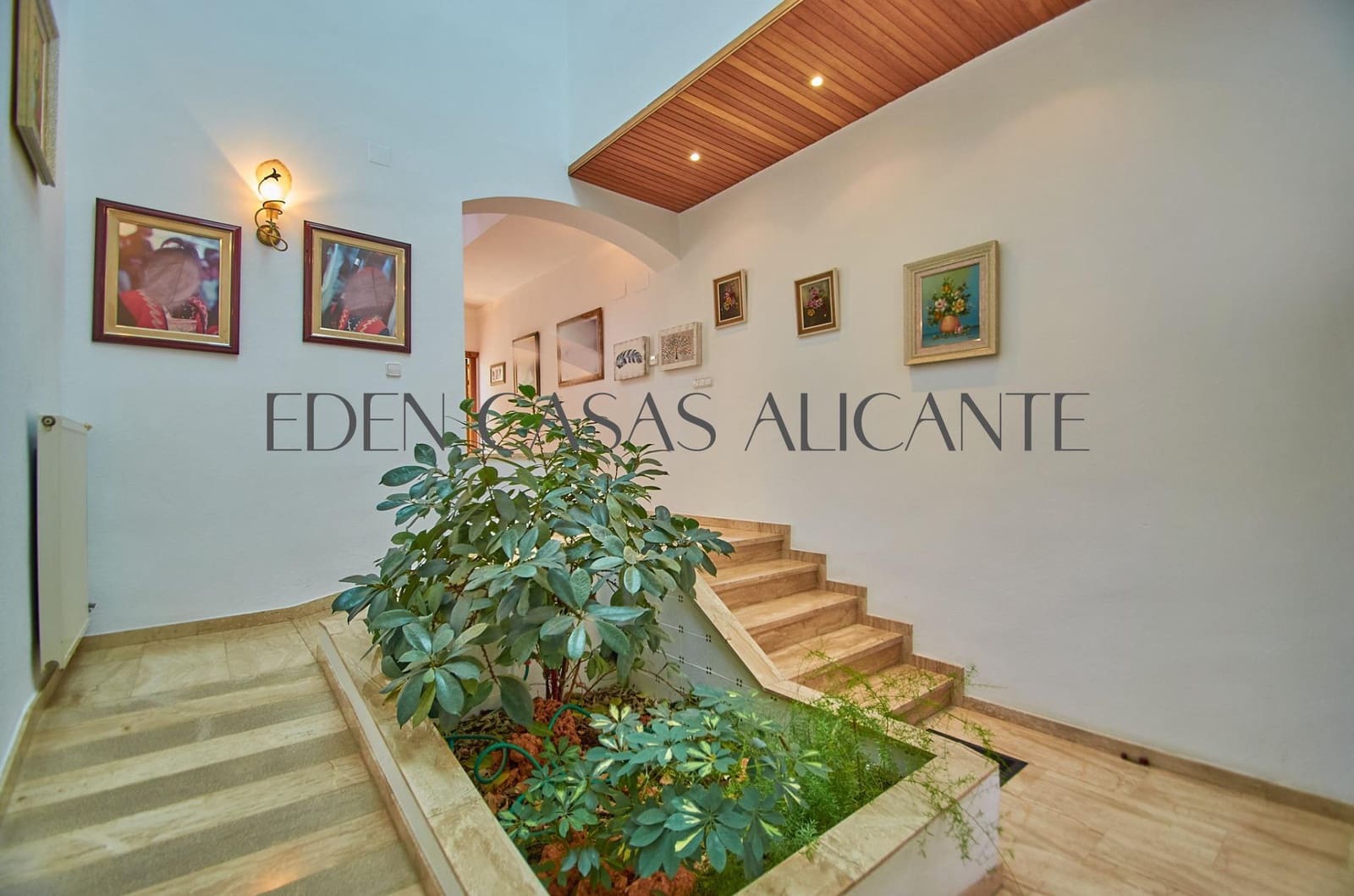 5 slaapkamer Rijtjeshuis te koop in San Vicente / Sant Vicent del Raspeig met garage - € 1.250.000 (Ref: 9524480)