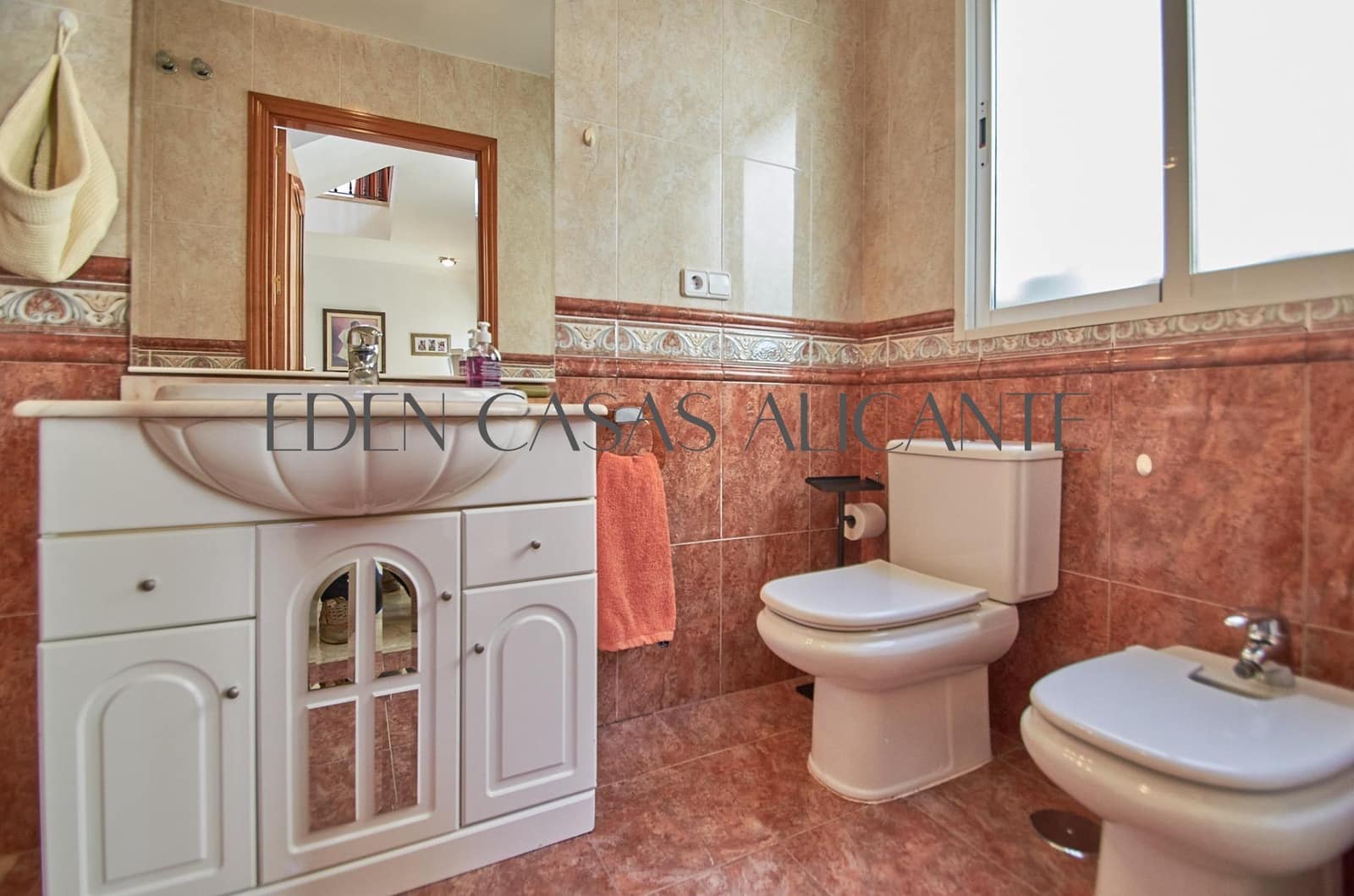 5 slaapkamer Rijtjeshuis te koop in San Vicente / Sant Vicent del Raspeig met garage - € 1.250.000 (Ref: 9524480)