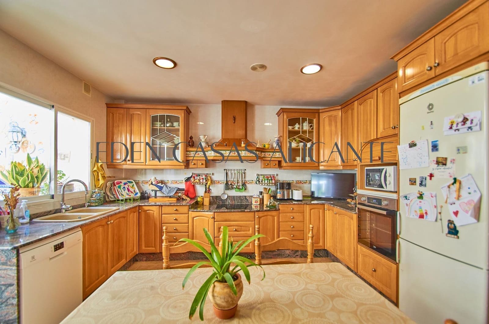 5 slaapkamer Rijtjeshuis te koop in San Vicente / Sant Vicent del Raspeig met garage - € 1.250.000 (Ref: 9524480)