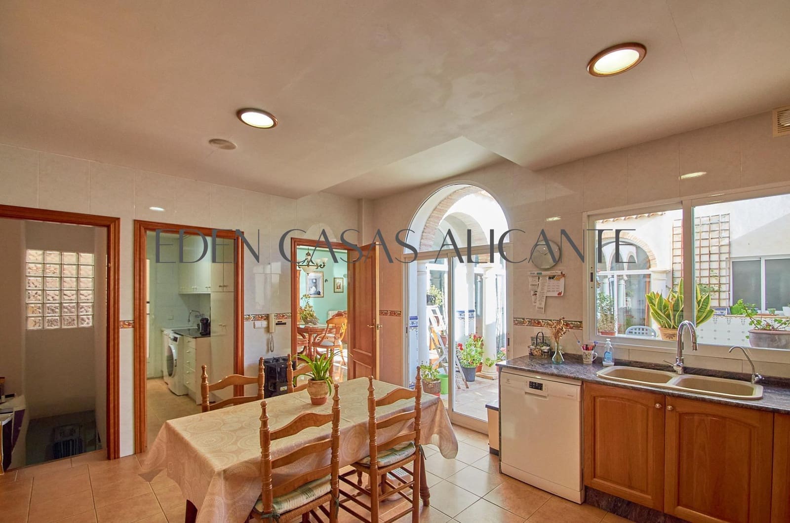 5 slaapkamer Rijtjeshuis te koop in San Vicente / Sant Vicent del Raspeig met garage - € 1.250.000 (Ref: 9524480)