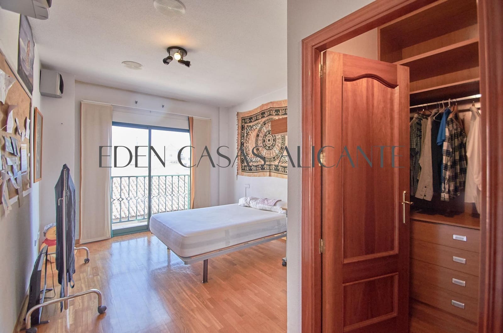 5 slaapkamer Rijtjeshuis te koop in San Vicente / Sant Vicent del Raspeig met garage - € 1.250.000 (Ref: 9524480)