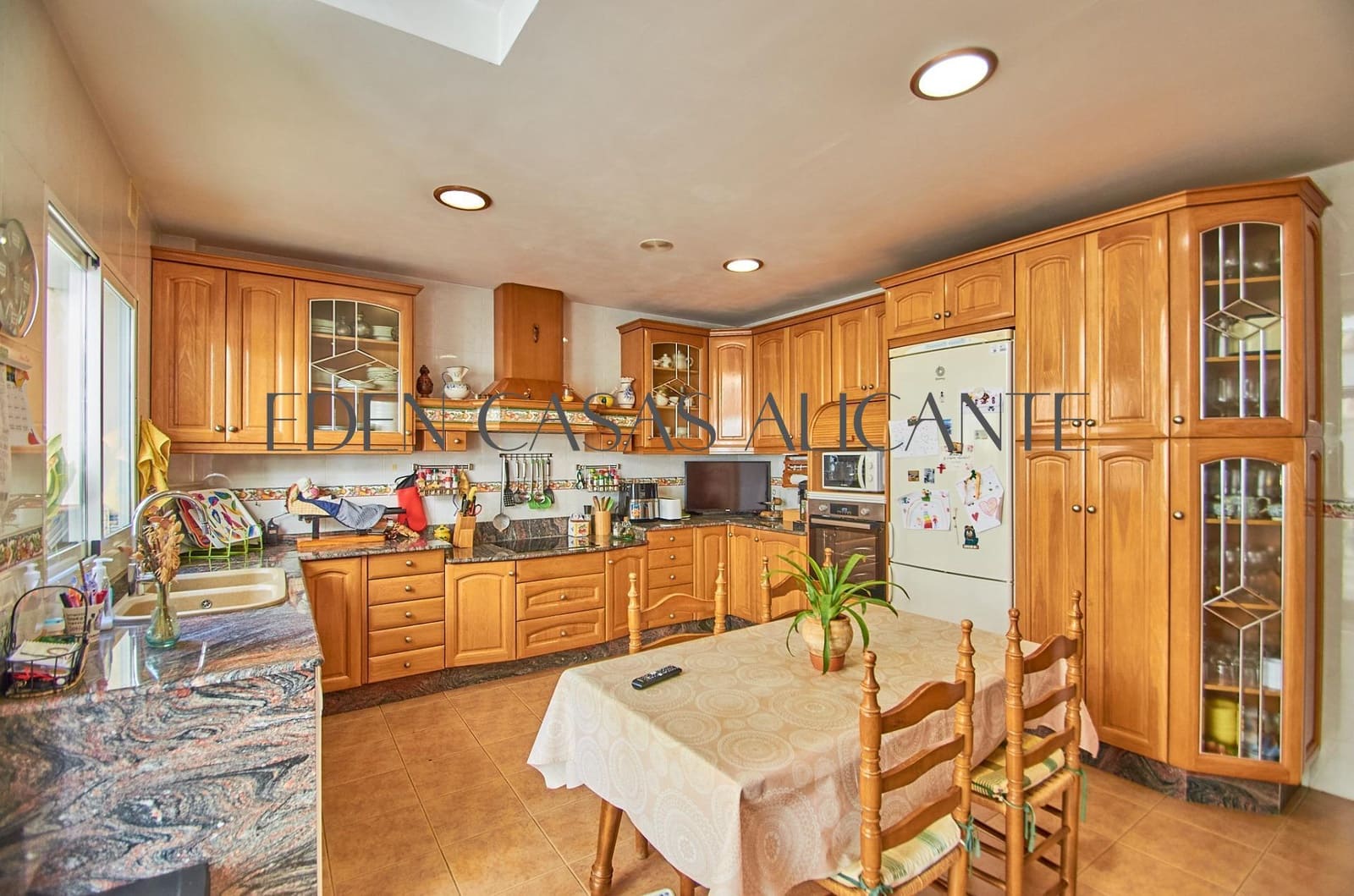 5 slaapkamer Rijtjeshuis te koop in San Vicente / Sant Vicent del Raspeig met garage - € 1.250.000 (Ref: 9524480)