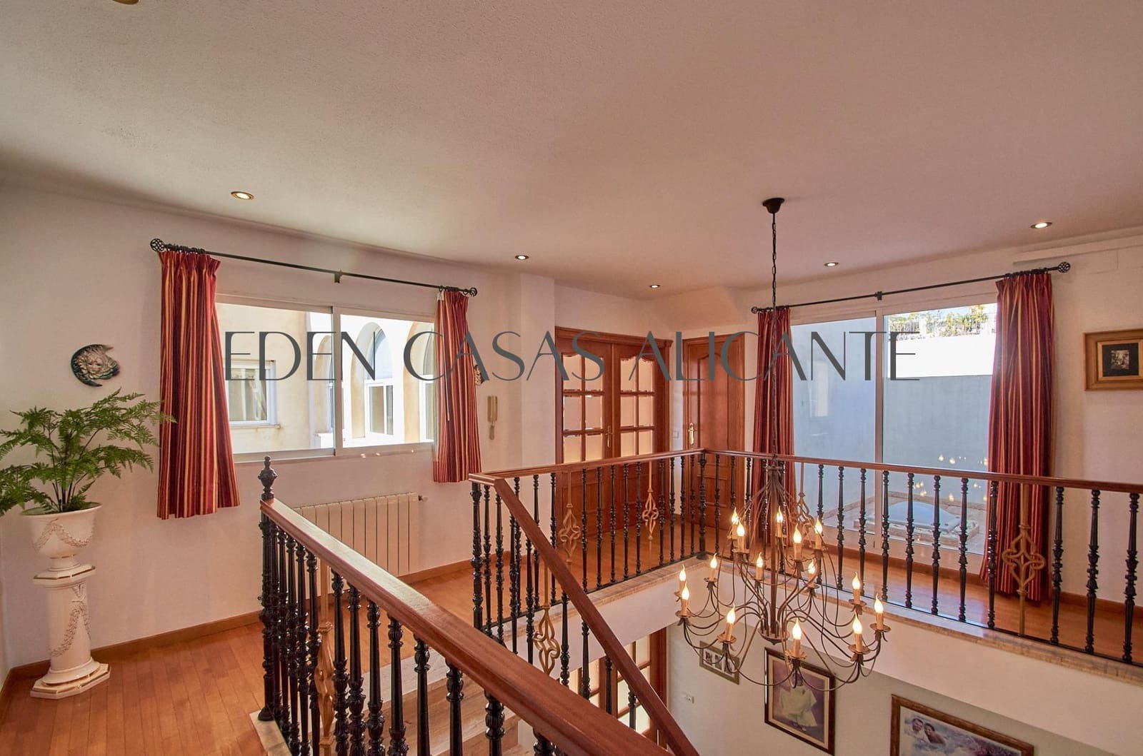 5 slaapkamer Rijtjeshuis te koop in San Vicente / Sant Vicent del Raspeig met garage - € 1.250.000 (Ref: 9524480)