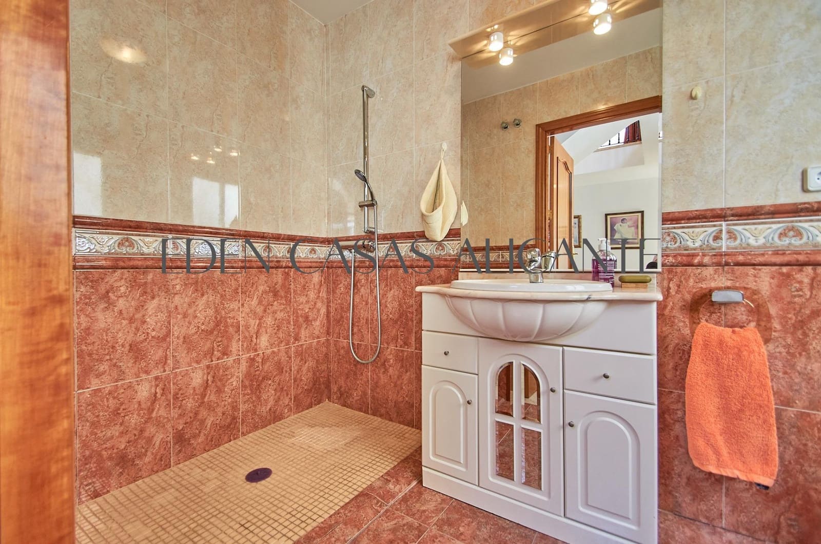 5 slaapkamer Rijtjeshuis te koop in San Vicente / Sant Vicent del Raspeig met garage - € 1.250.000 (Ref: 9524480)