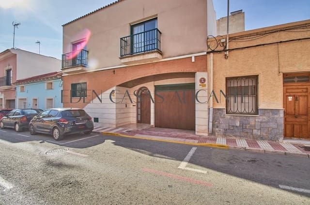 5 slaapkamer Rijtjeshuis te koop in San Vicente / Sant Vicent del Raspeig met garage - € 1.250.000 (Ref: 9524480)