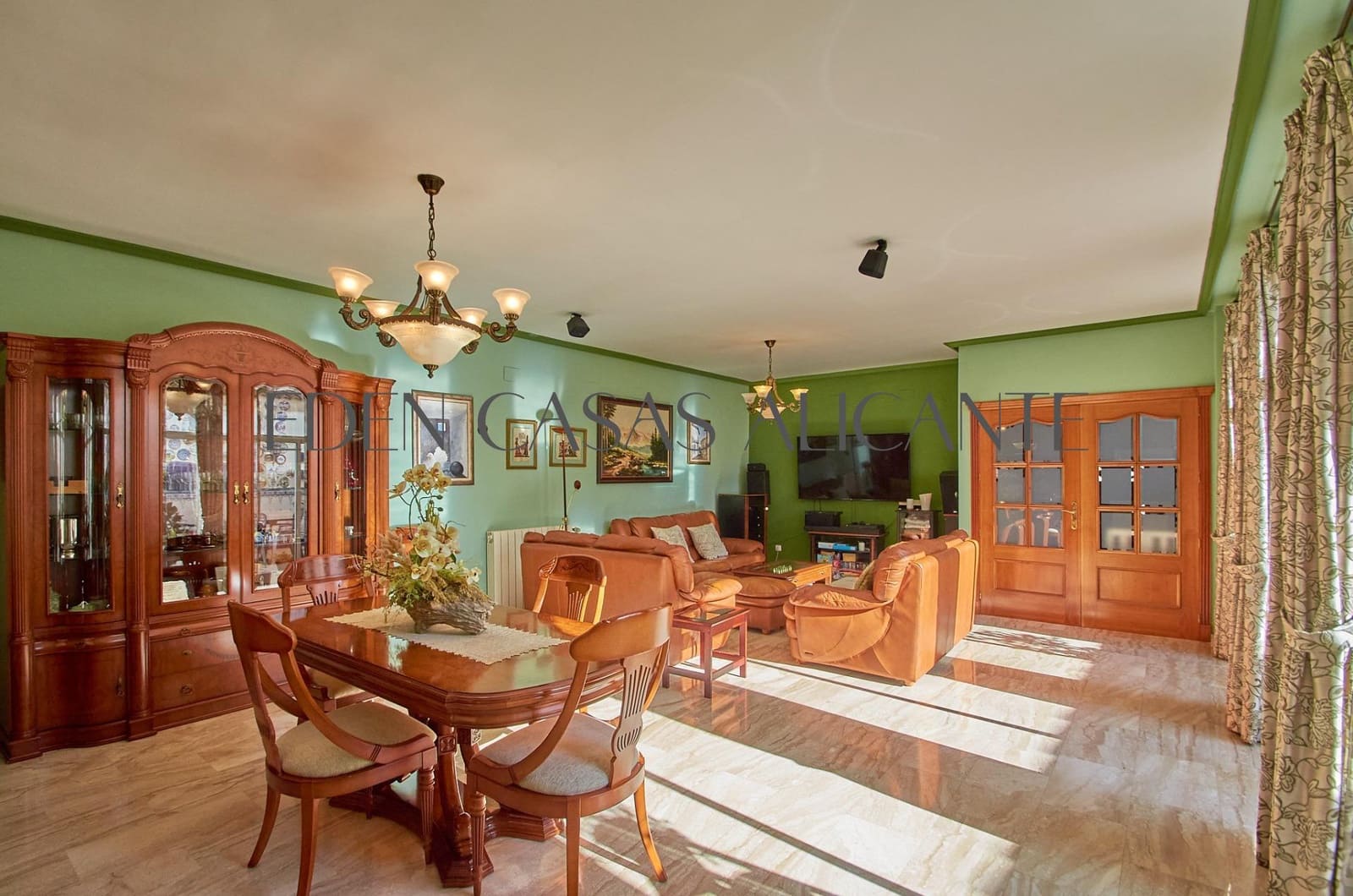 5 slaapkamer Rijtjeshuis te koop in San Vicente / Sant Vicent del Raspeig met garage - € 1.250.000 (Ref: 9524480)