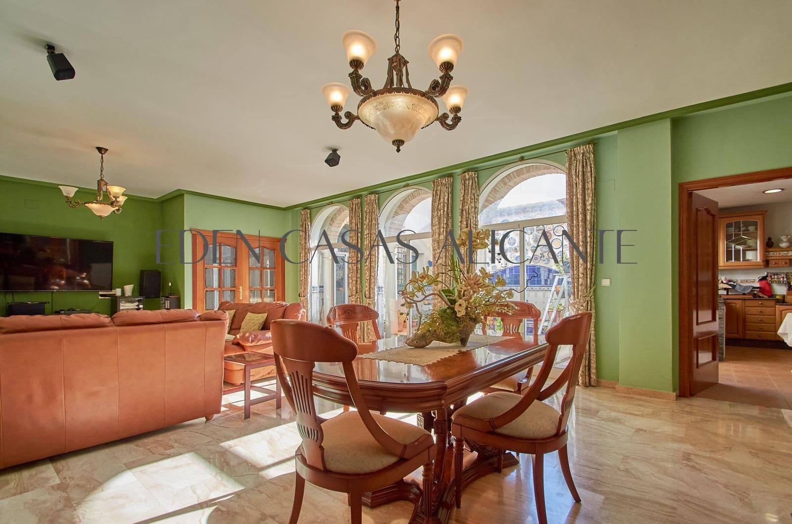 5 slaapkamer Rijtjeshuis te koop in San Vicente / Sant Vicent del Raspeig met garage - € 1.250.000 (Ref: 9524480)