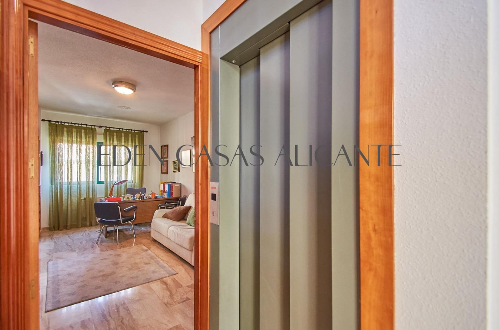 5 slaapkamer Rijtjeshuis te koop in San Vicente / Sant Vicent del Raspeig met garage - € 1.250.000 (Ref: 9524480)