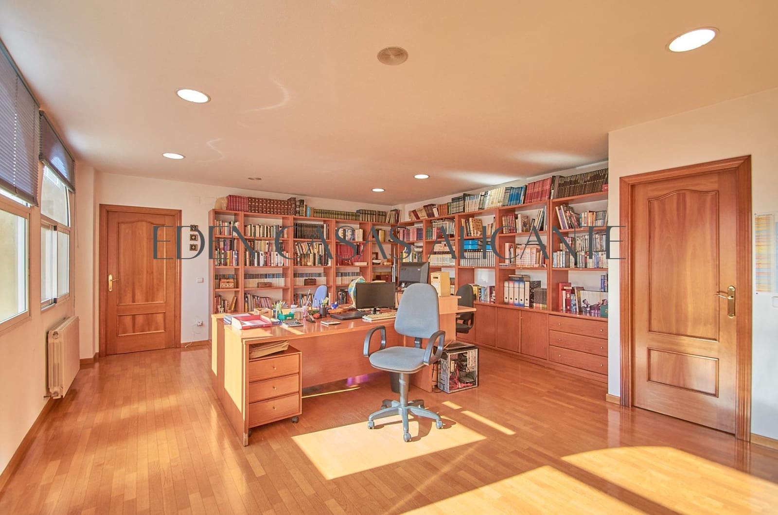 5 slaapkamer Rijtjeshuis te koop in San Vicente / Sant Vicent del Raspeig met garage - € 1.250.000 (Ref: 9524480)