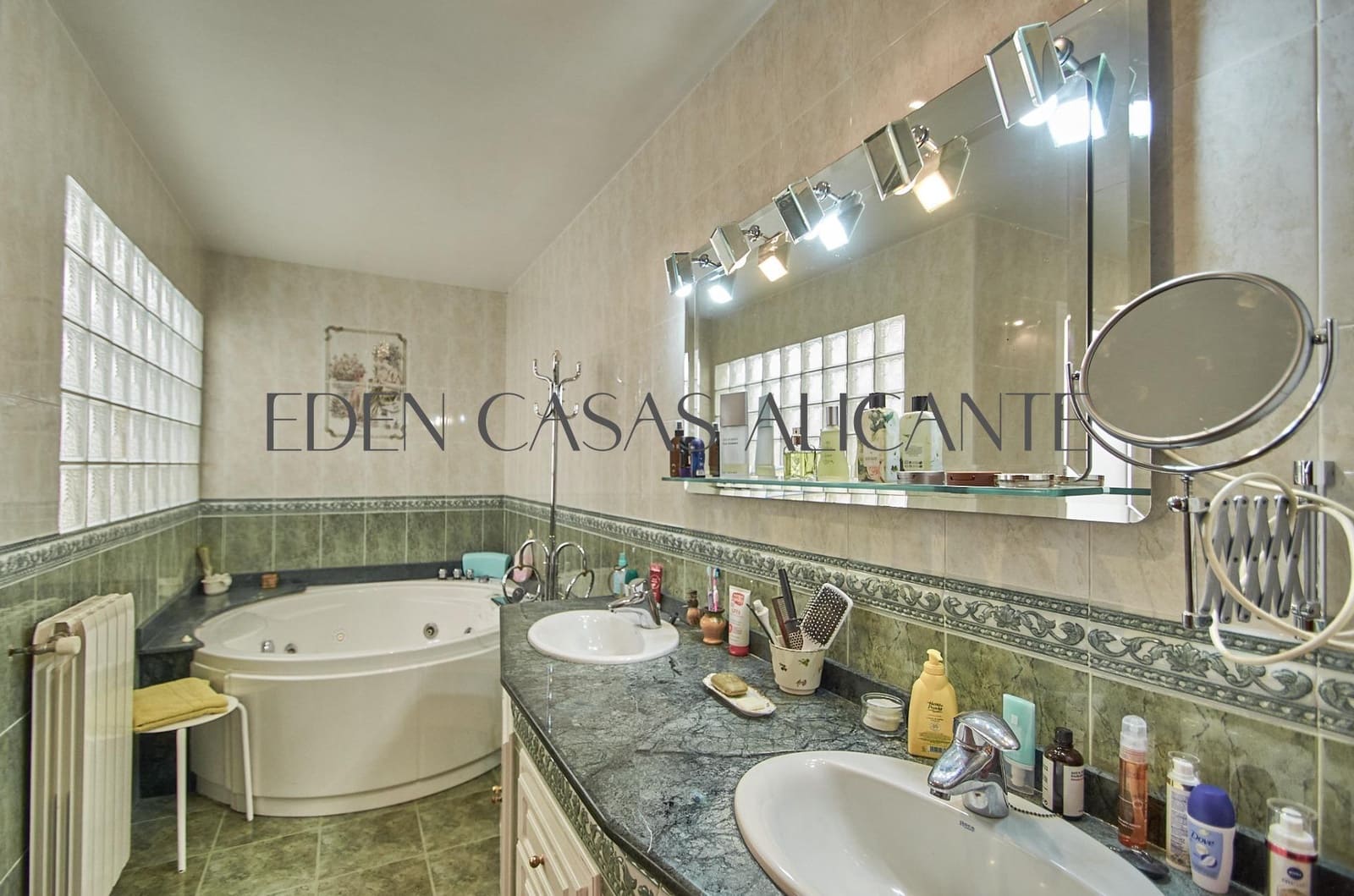 5 slaapkamer Rijtjeshuis te koop in San Vicente / Sant Vicent del Raspeig met garage - € 1.250.000 (Ref: 9524480)