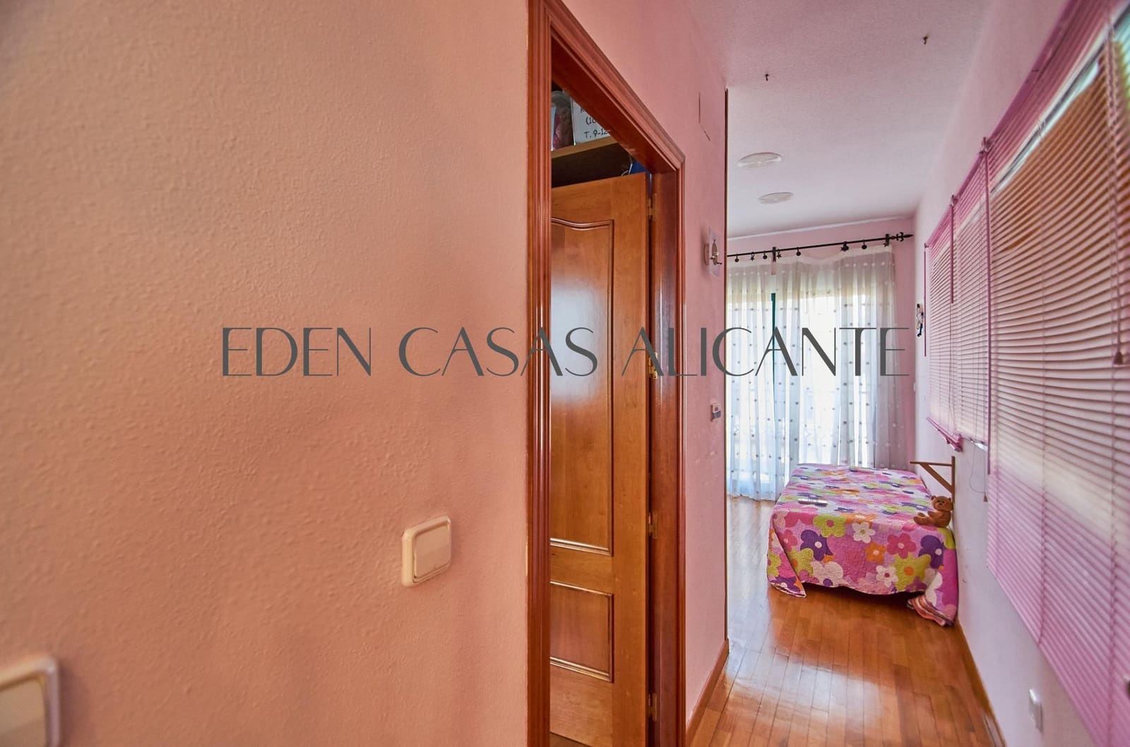 5 slaapkamer Rijtjeshuis te koop in San Vicente / Sant Vicent del Raspeig met garage - € 1.250.000 (Ref: 9524480)