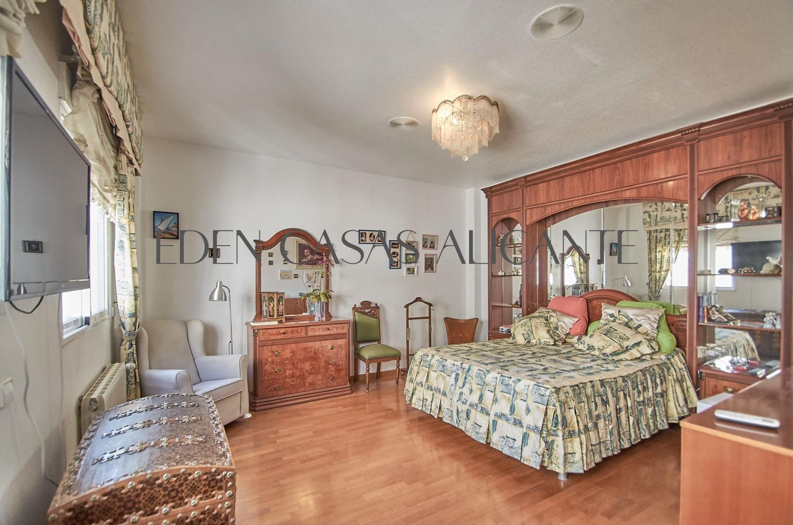 5 slaapkamer Rijtjeshuis te koop in San Vicente / Sant Vicent del Raspeig met garage - € 1.250.000 (Ref: 9524480)