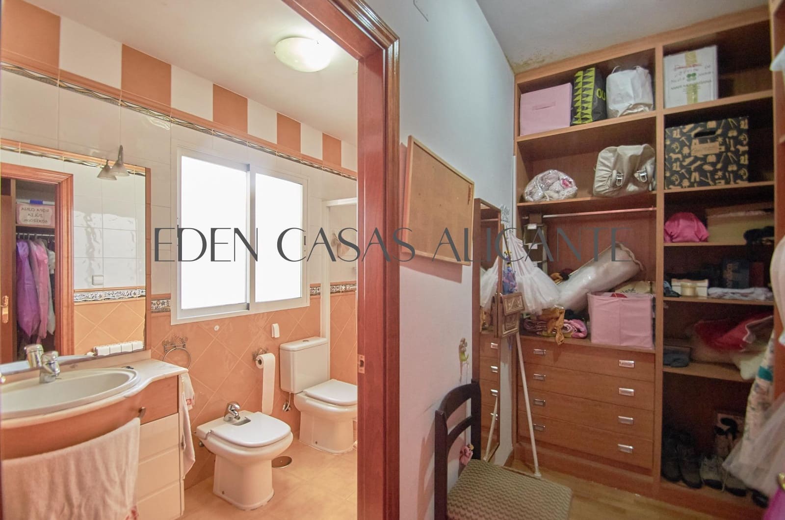 5 slaapkamer Rijtjeshuis te koop in San Vicente / Sant Vicent del Raspeig met garage - € 1.250.000 (Ref: 9524480)