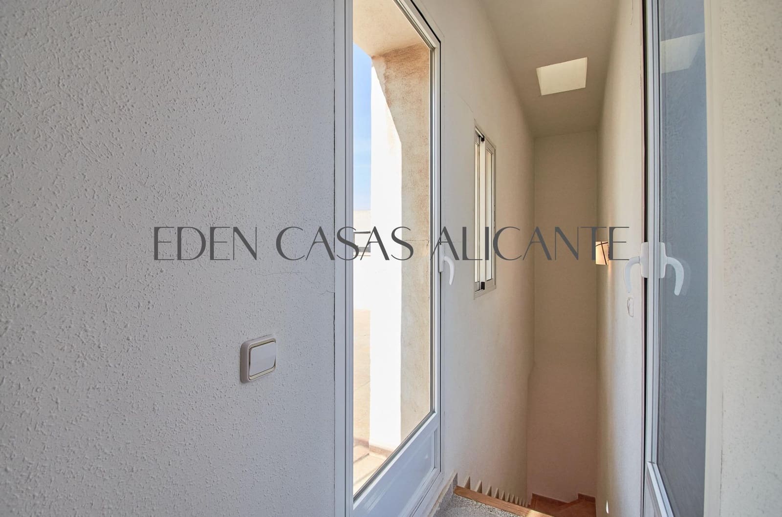 5 slaapkamer Rijtjeshuis te koop in San Vicente / Sant Vicent del Raspeig met garage - € 1.250.000 (Ref: 9524480)