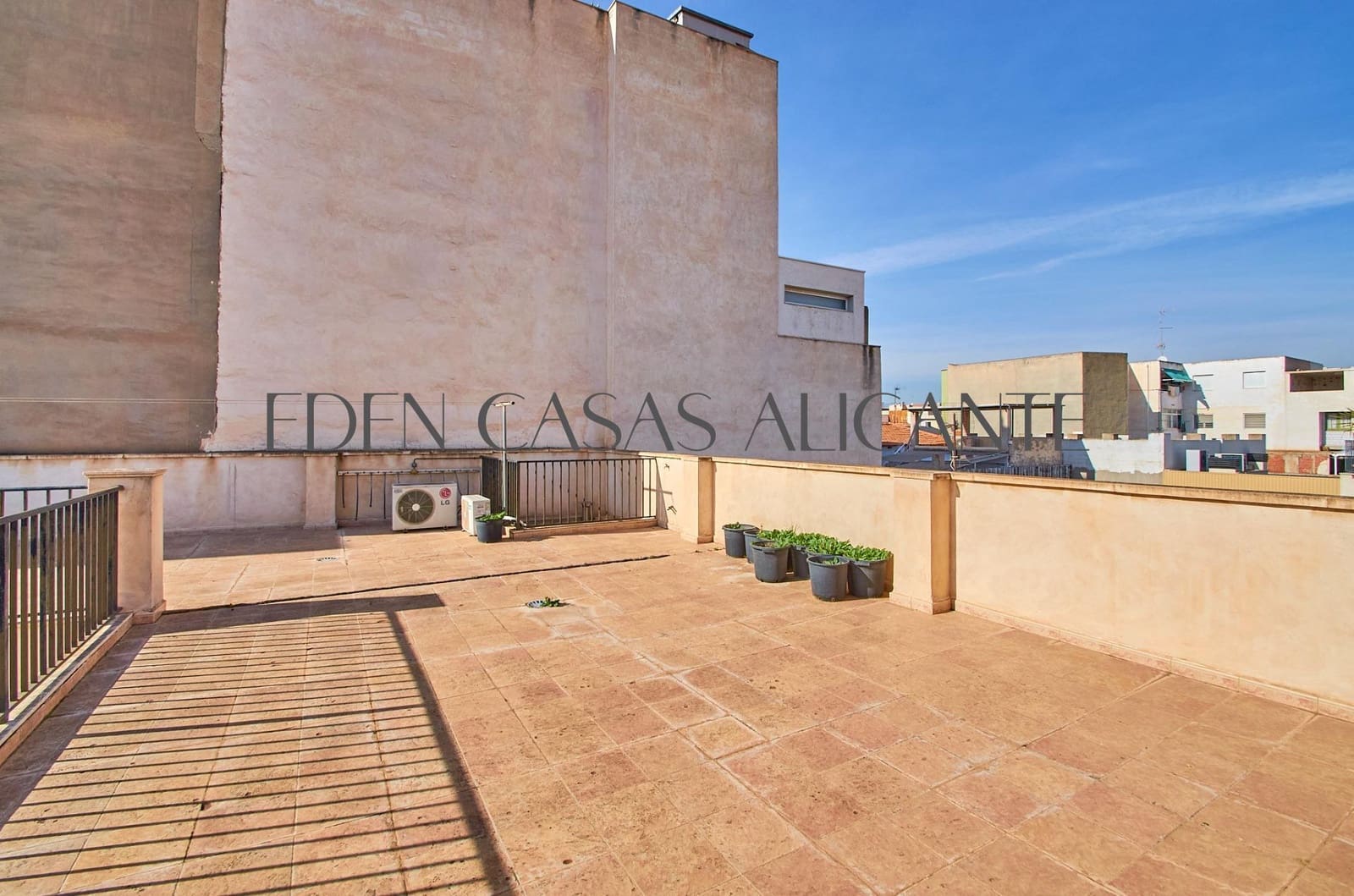 5 slaapkamer Rijtjeshuis te koop in San Vicente / Sant Vicent del Raspeig met garage - € 1.250.000 (Ref: 9524480)