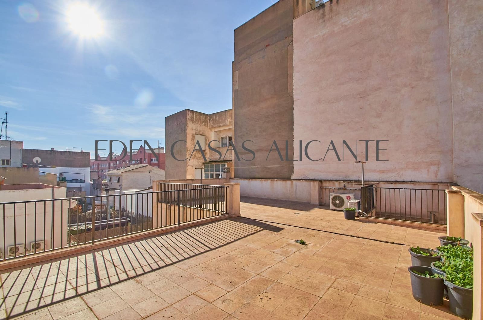 5 slaapkamer Rijtjeshuis te koop in San Vicente / Sant Vicent del Raspeig met garage - € 1.250.000 (Ref: 9524480)
