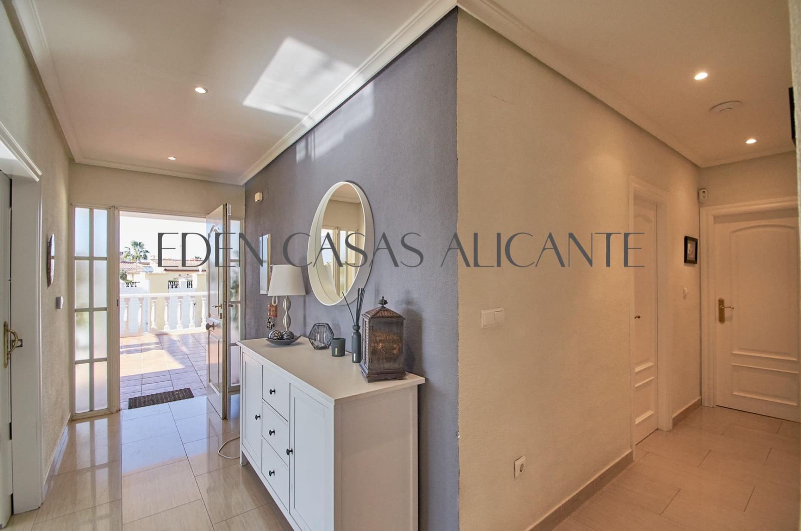 4 bedroom Villa for sale in San Vicente / Sant Vicent del Raspeig with pool - € 569,000 (Ref: 9530832)