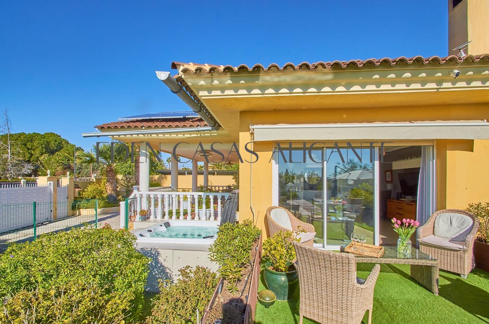 4 bedroom Villa for sale in San Vicente / Sant Vicent del Raspeig with pool - € 569,000 (Ref: 9530832)