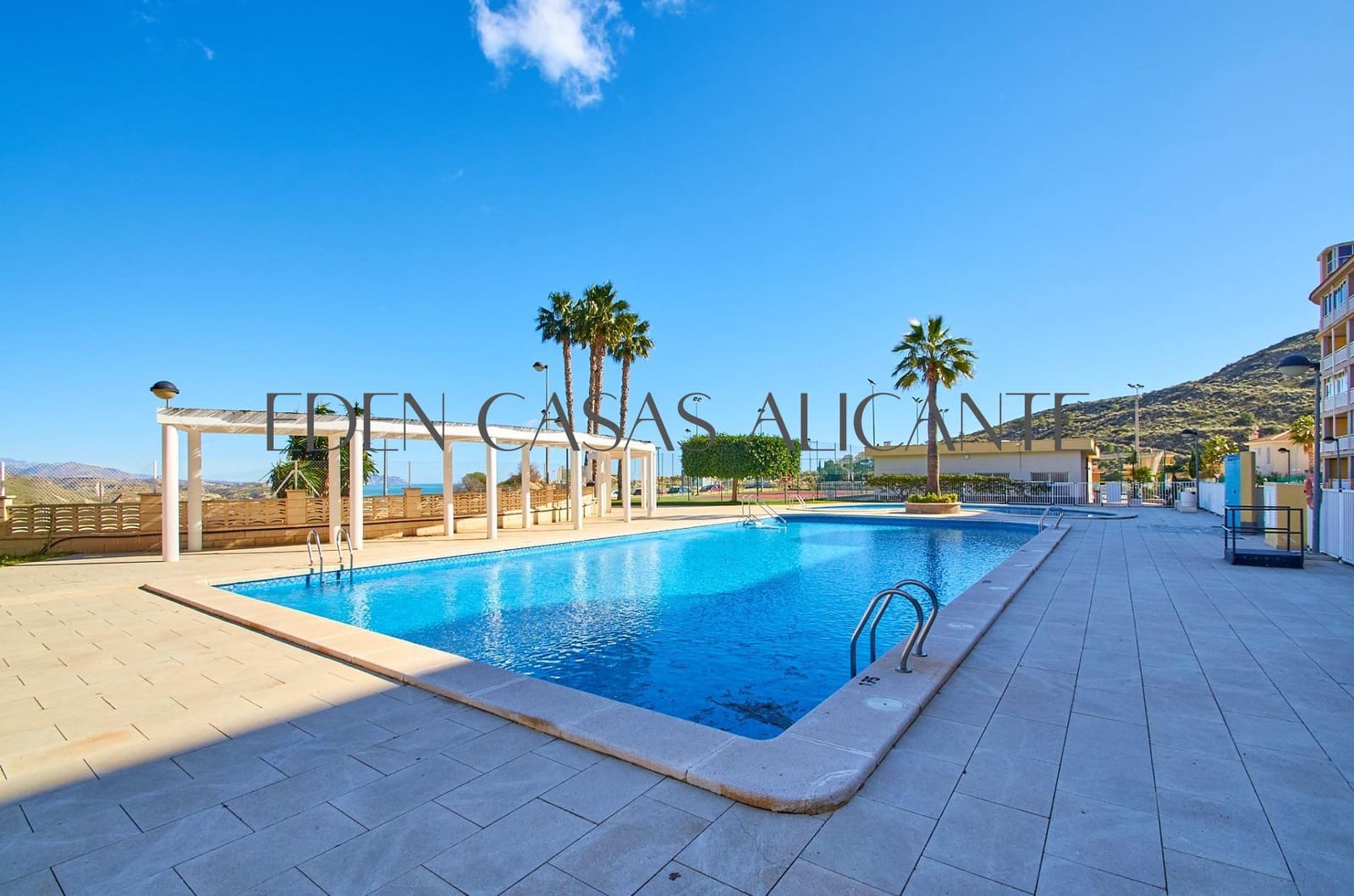 2 slaapkamer Flat te koop in El Campello met zwembad - € 189.000 (Ref: 9541608)