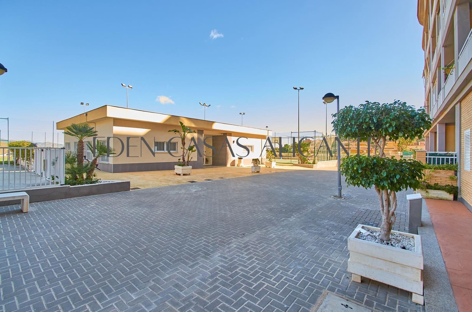 2 slaapkamer Flat te koop in El Campello met zwembad - € 189.000 (Ref: 9541608)