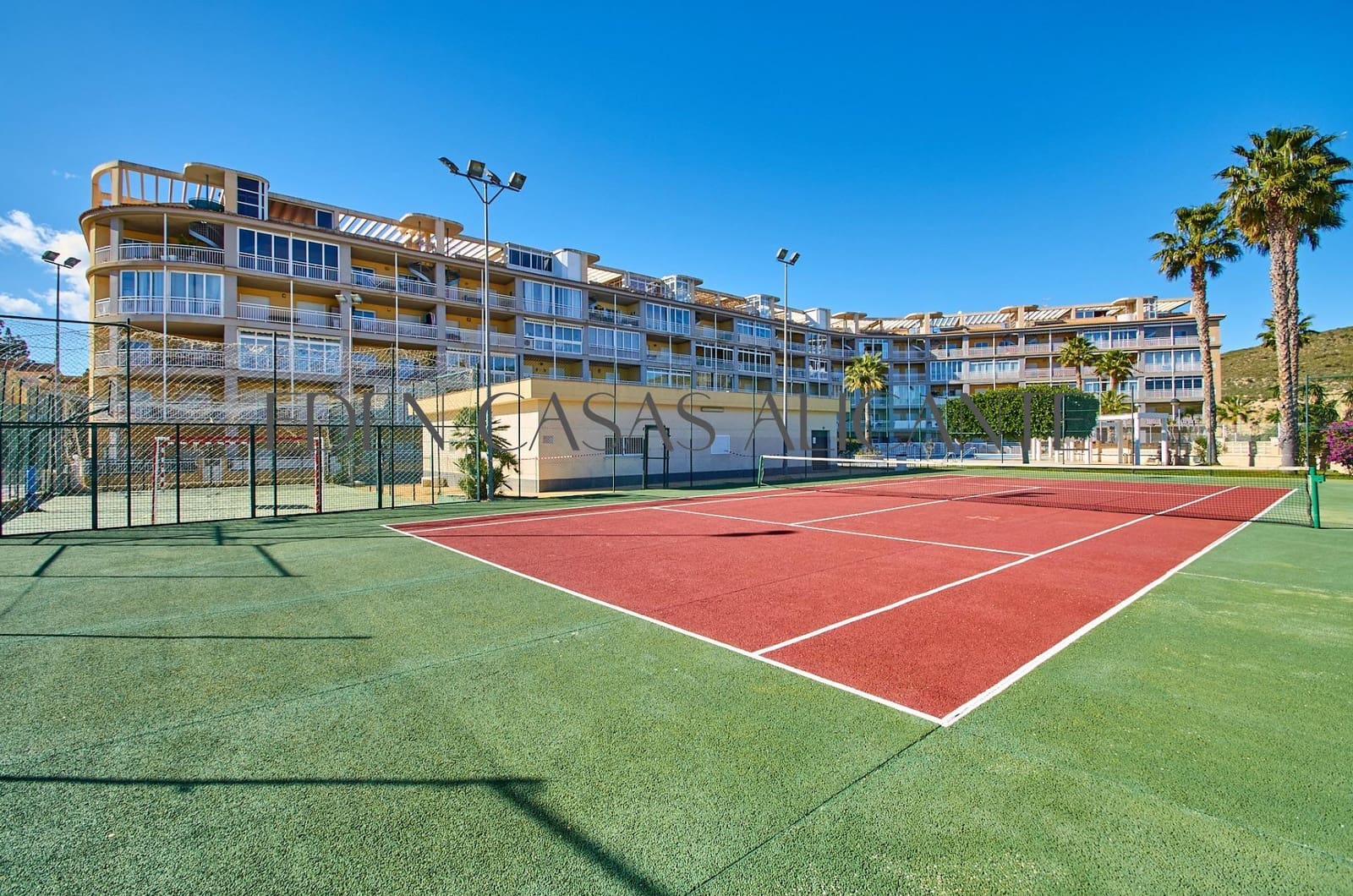 2 slaapkamer Flat te koop in El Campello met zwembad - € 189.000 (Ref: 9541608)