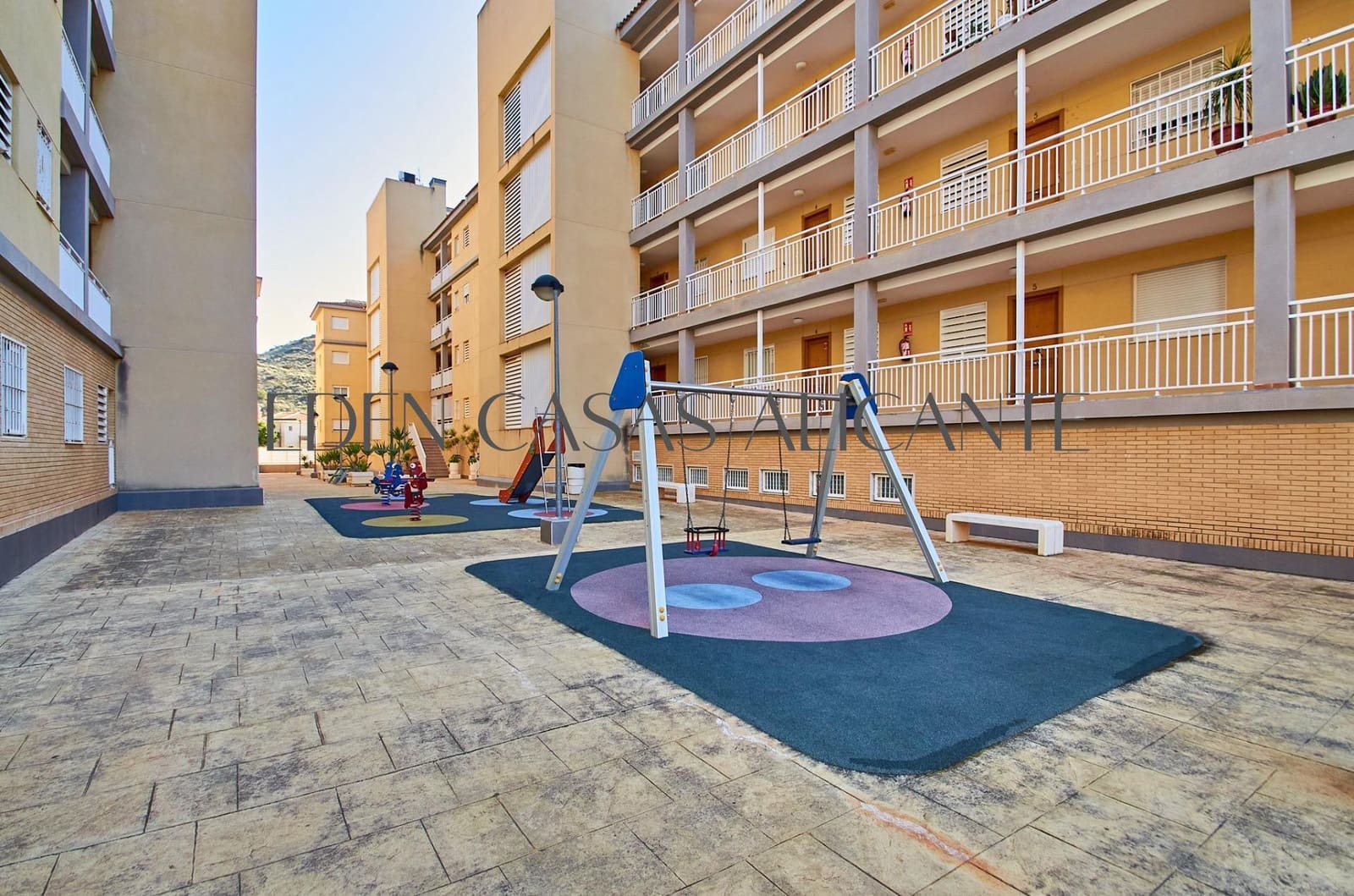 2 slaapkamer Flat te koop in El Campello met zwembad - € 189.000 (Ref: 9541608)