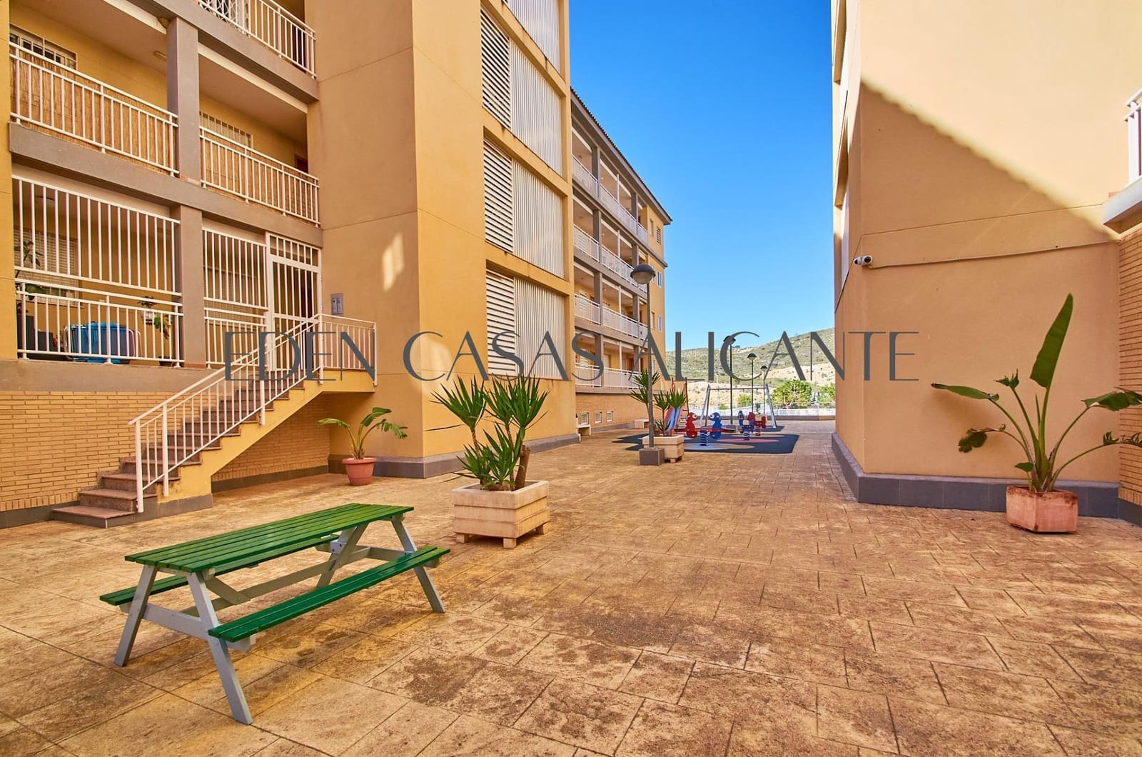 2 slaapkamer Flat te koop in El Campello met zwembad - € 189.000 (Ref: 9541608)