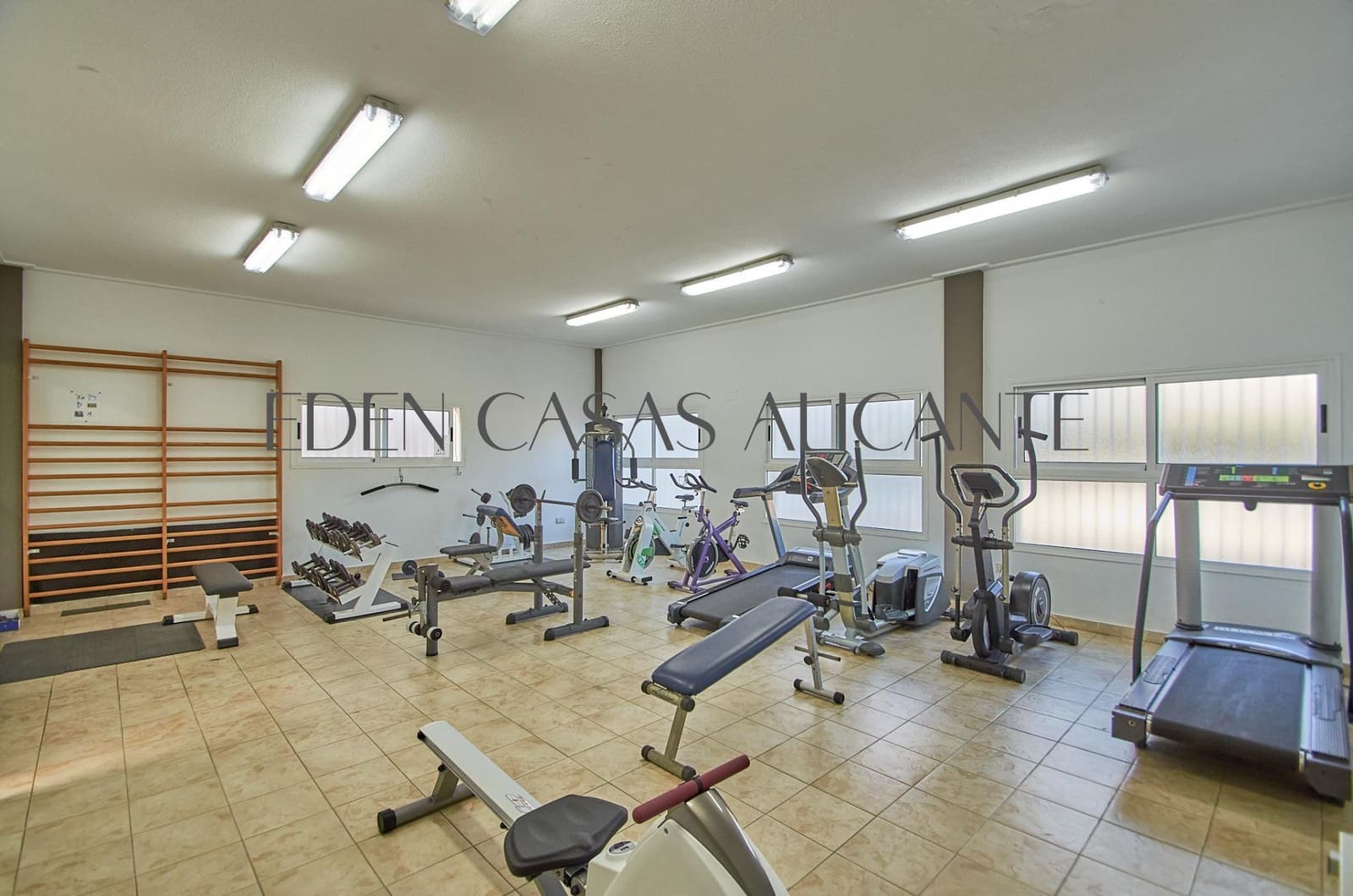 2 bedroom Flat for sale in El Campello with pool - € 186,000 (Ref: 9541608)