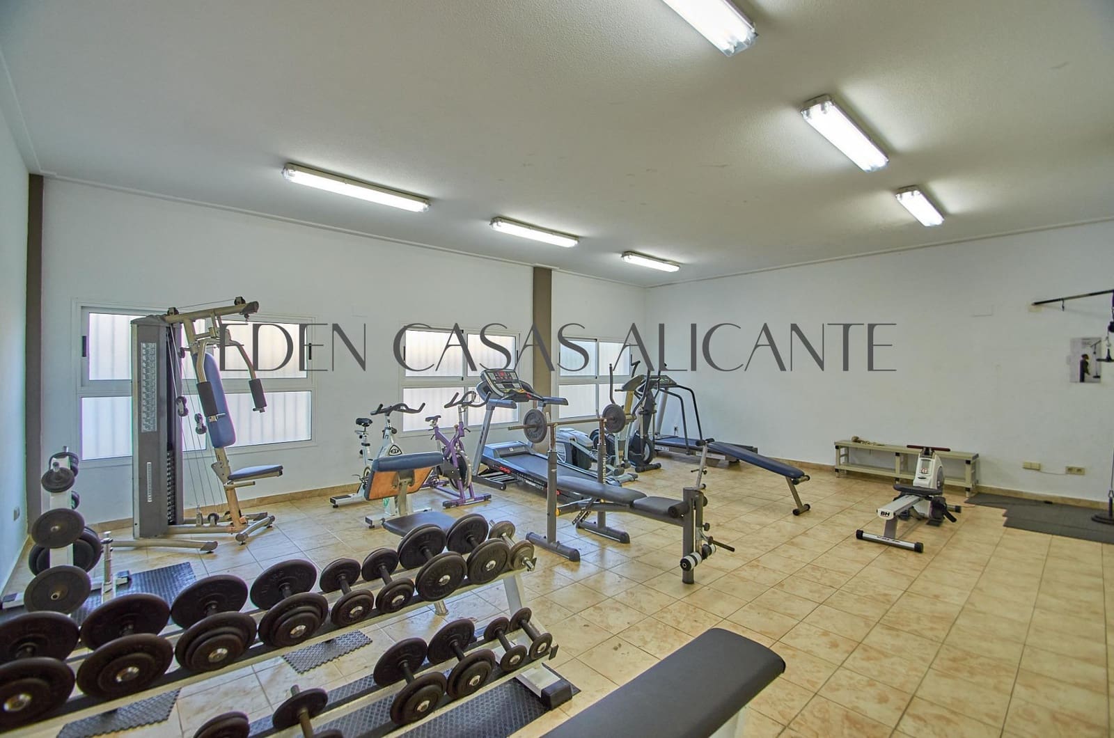 2 bedroom Flat for sale in El Campello with pool - € 186,000 (Ref: 9541608)