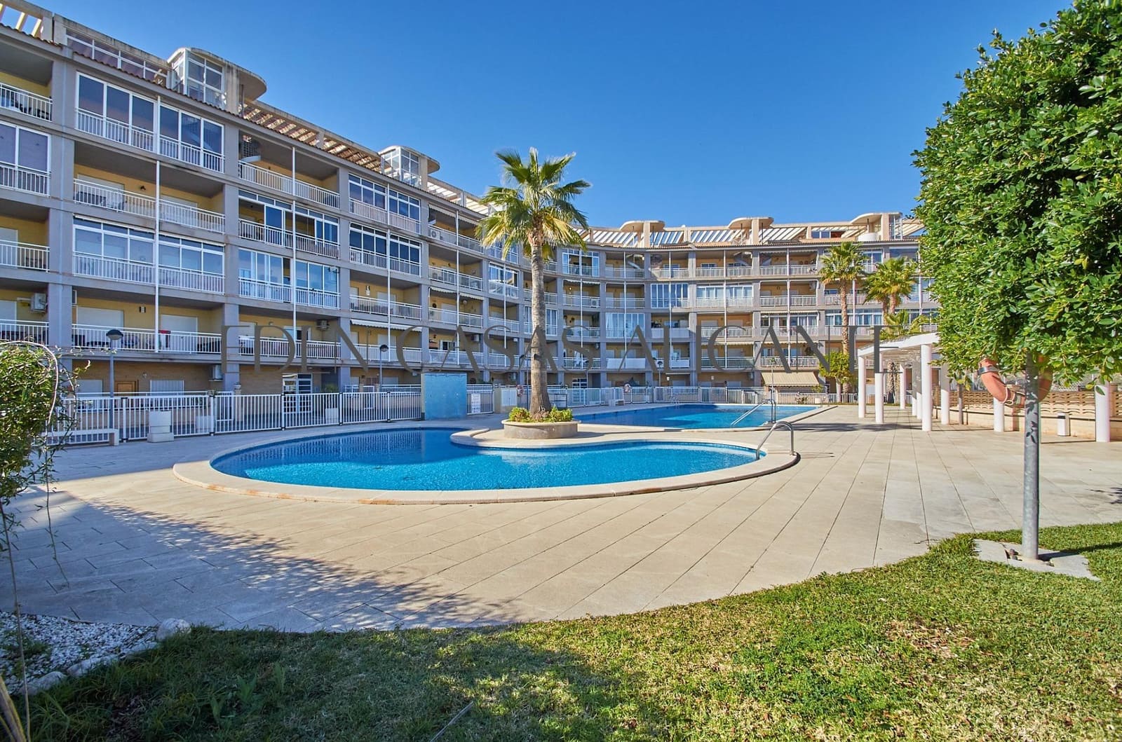 2 bedroom Flat for sale in El Campello with pool - € 186,000 (Ref: 9541608)