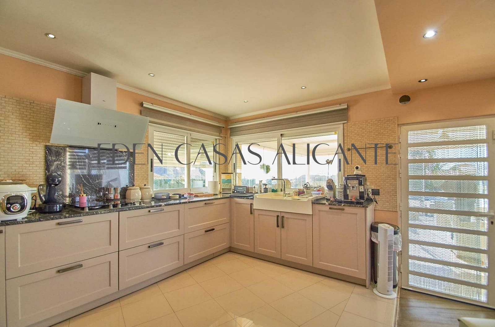 5 soveværelse Villa til salg i Jijona / Xixona med swimmingpool garage - € 449.000 (Ref: 9551881)