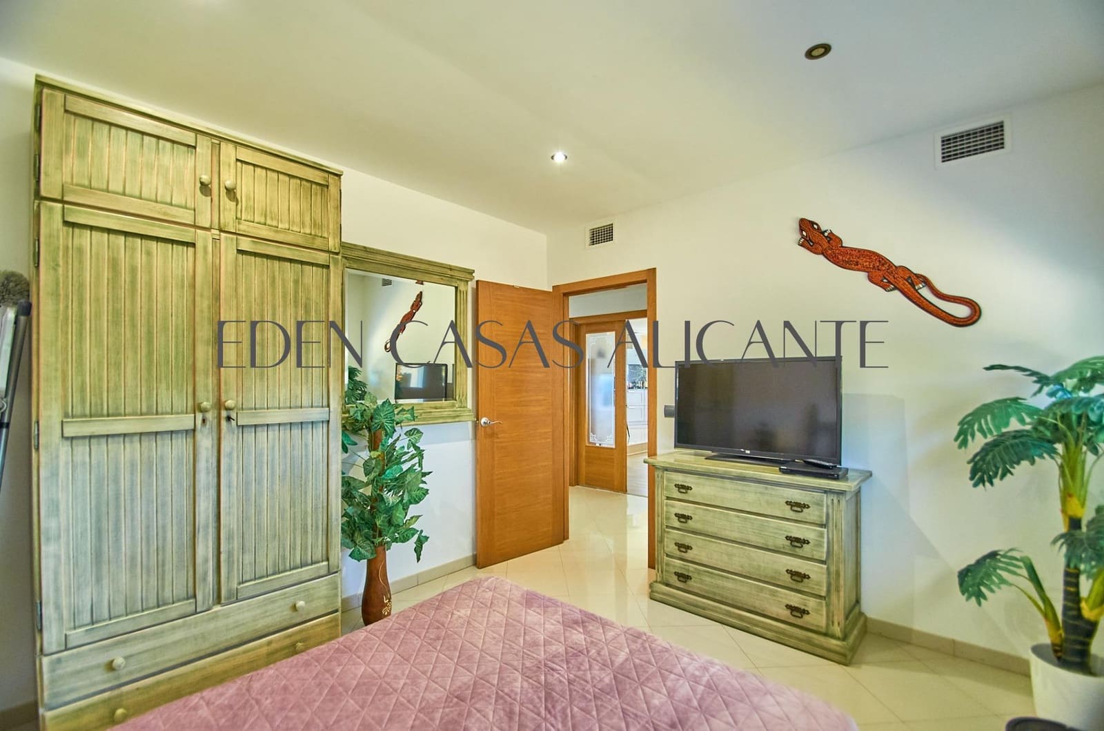 5 bedroom Villa for sale in Jijona / Xixona with pool garage - € 449,000 (Ref: 9551881)