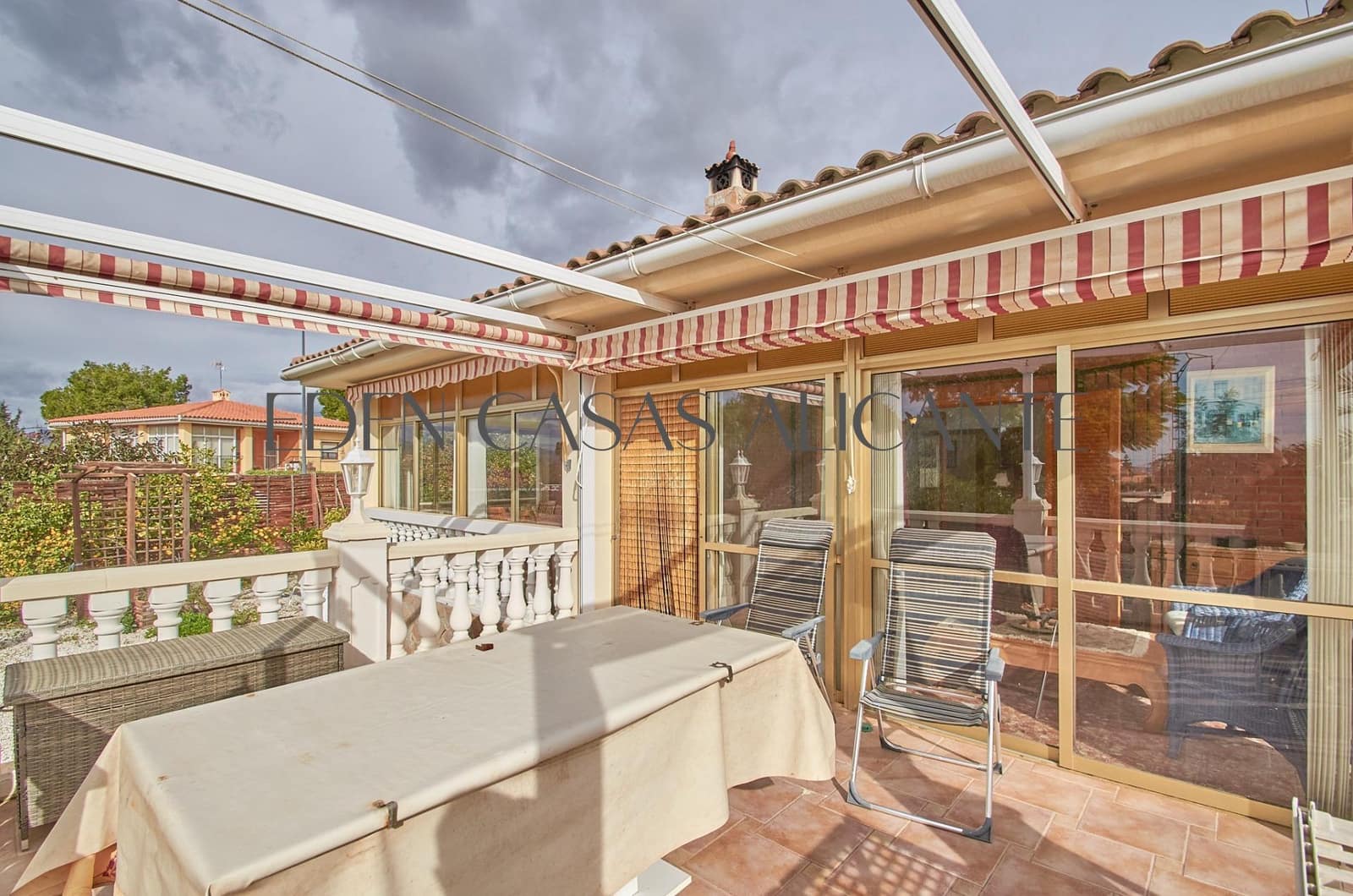 4 soverom Villa til salgs i Busot med svømmebasseng garasje - € 395 000 (Ref: 9551882)