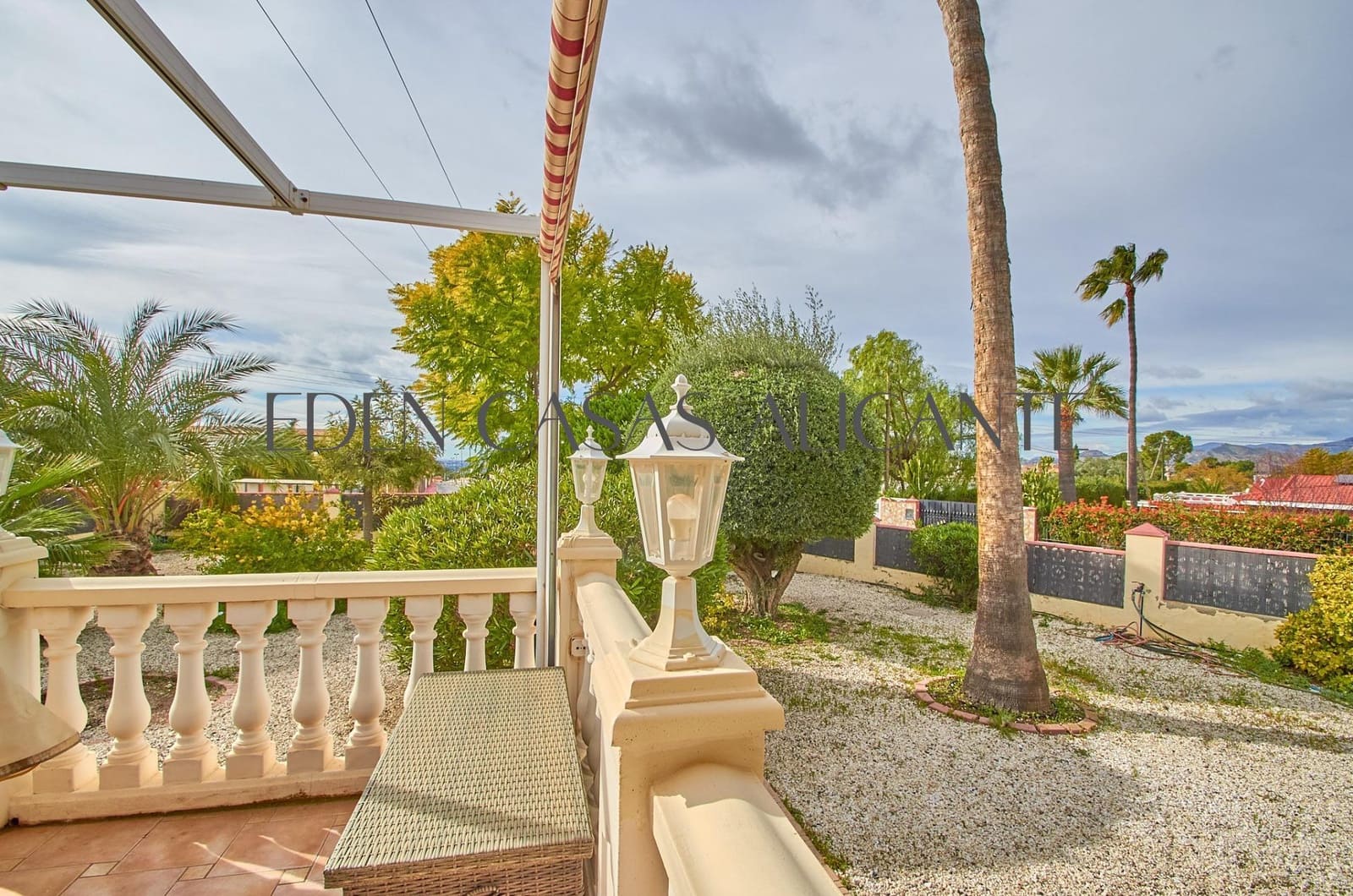 4 soverom Villa til salgs i Busot med svømmebasseng garasje - € 395 000 (Ref: 9551882)