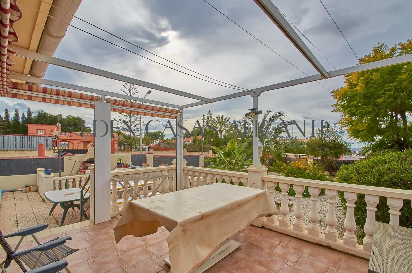 4 soverom Villa til salgs i Busot med svømmebasseng garasje - € 395 000 (Ref: 9551882)