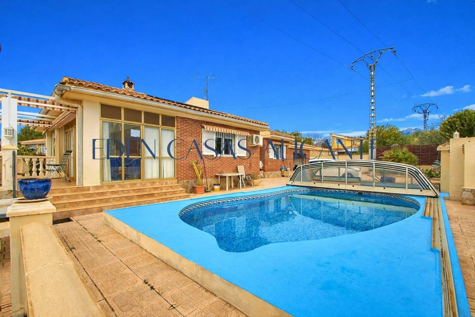 4 bedroom Villa for sale in Busot with pool garage - € 395,000 (Ref: 9551882)