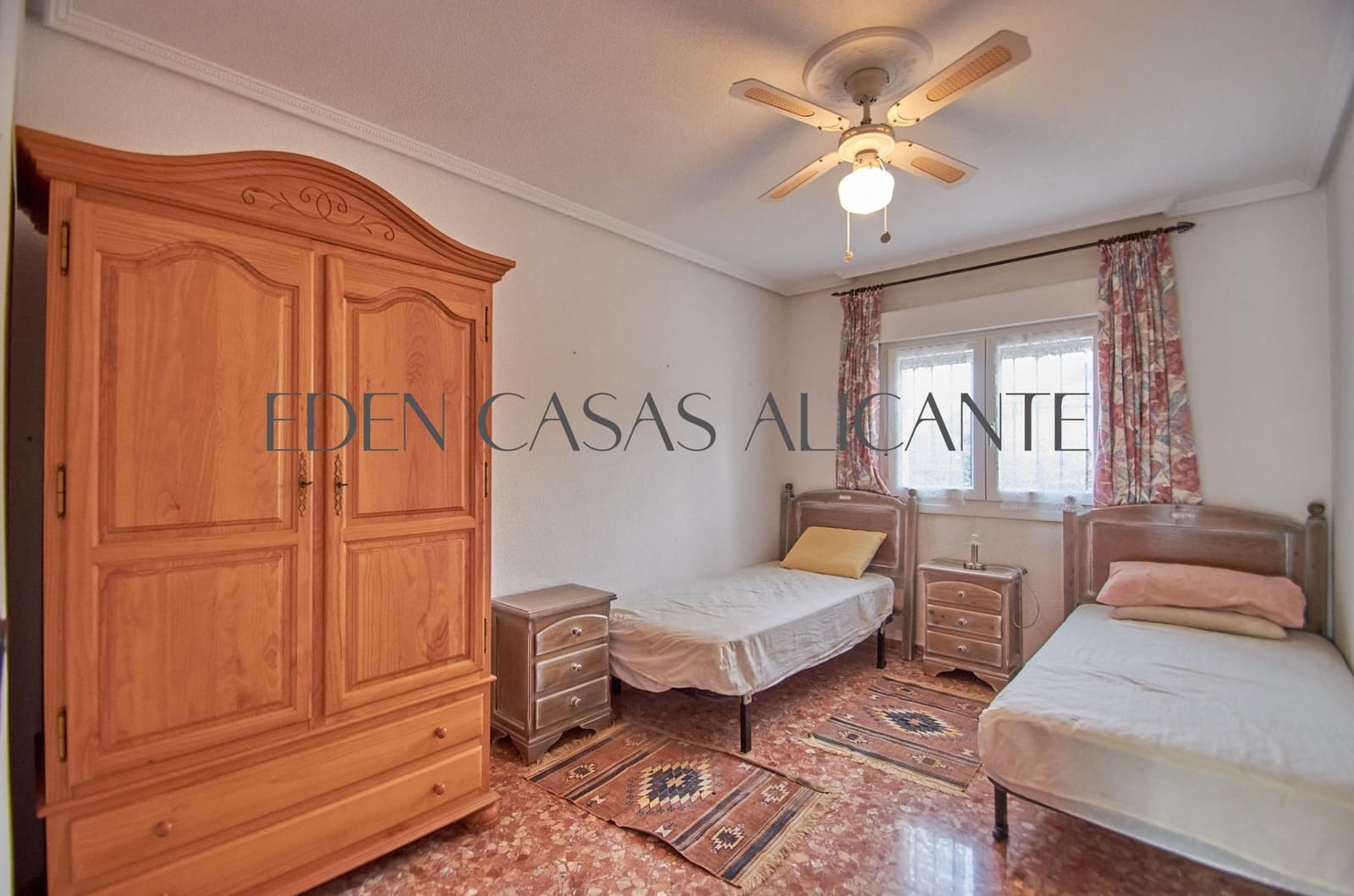 4 bedroom Villa for sale in Busot with pool garage - € 395,000 (Ref: 9551882)