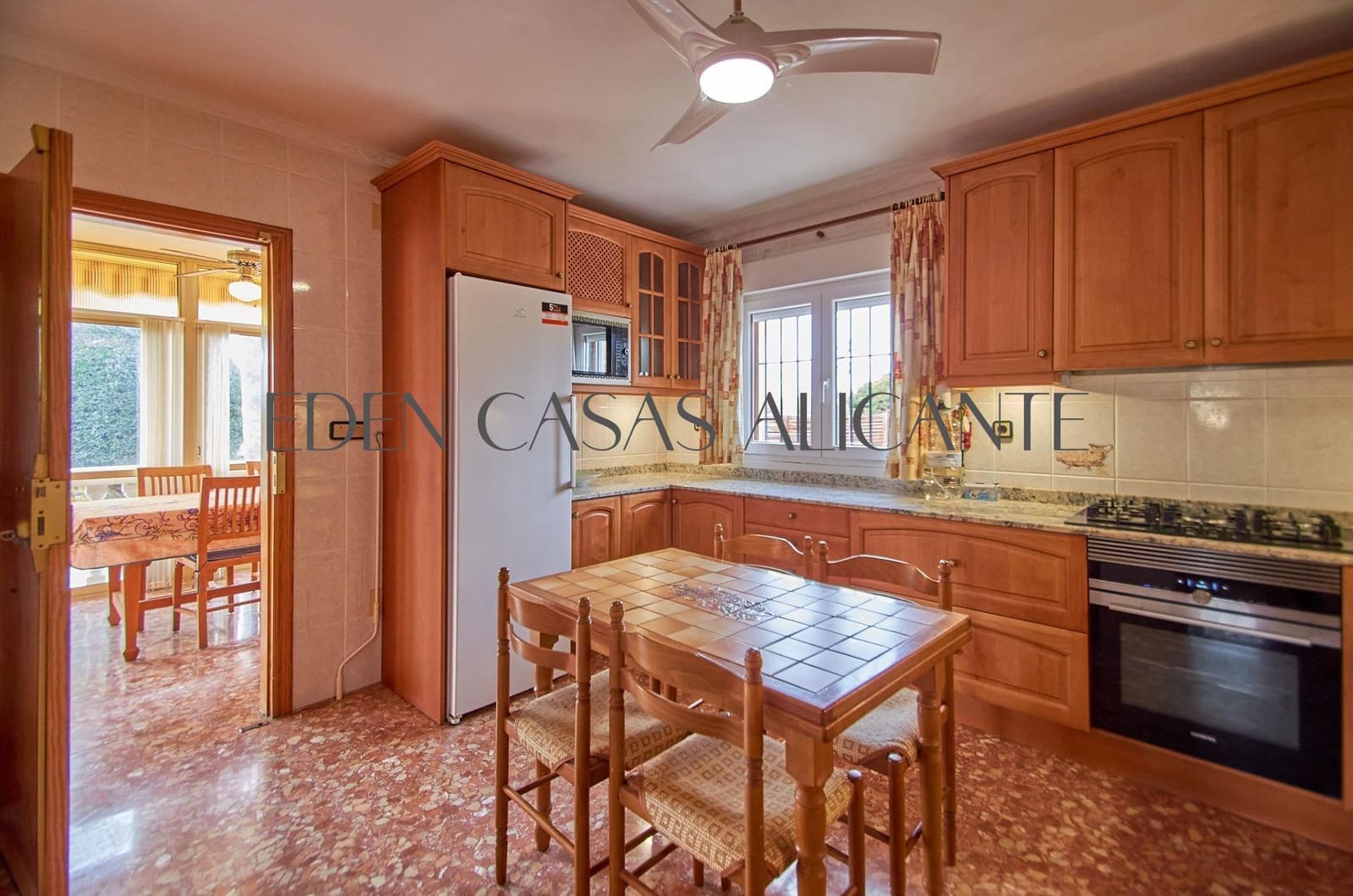 4 bedroom Villa for sale in Busot with pool garage - € 395,000 (Ref: 9551882)