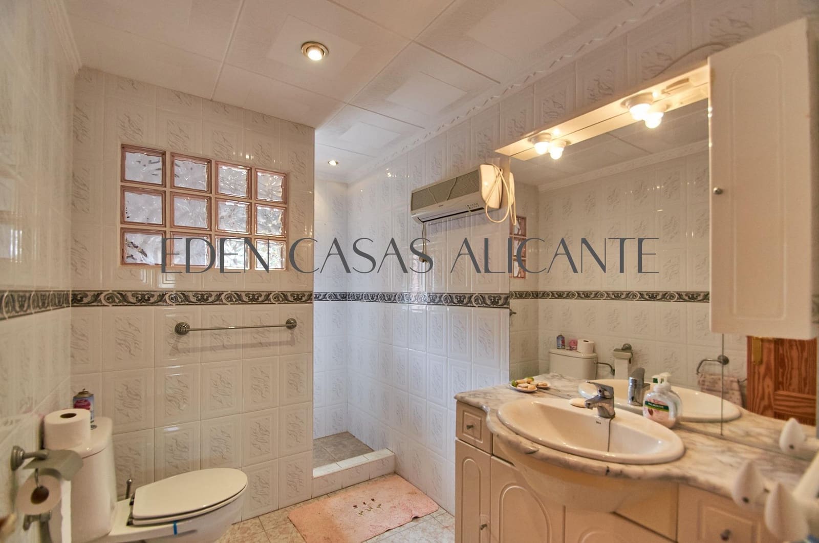 4 bedroom Villa for sale in Busot with pool garage - € 395,000 (Ref: 9551882)