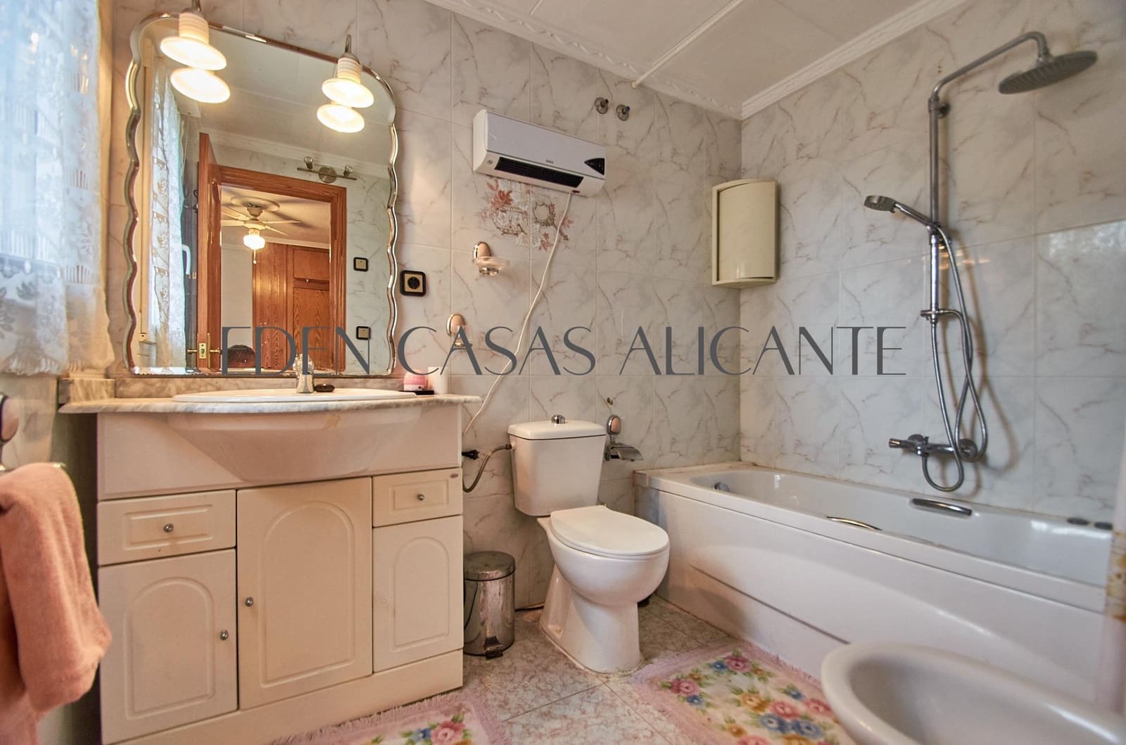 4 bedroom Villa for sale in Busot with pool garage - € 395,000 (Ref: 9551882)