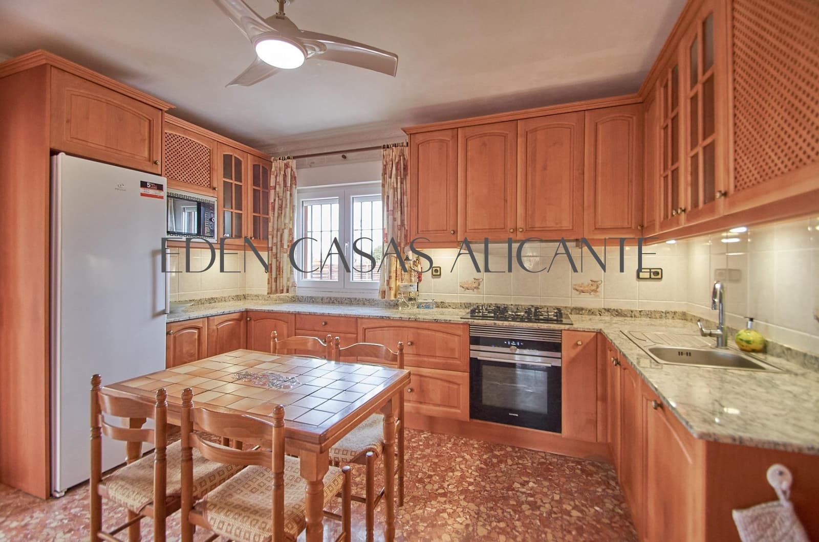 4 bedroom Villa for sale in Busot with pool garage - € 395,000 (Ref: 9551882)